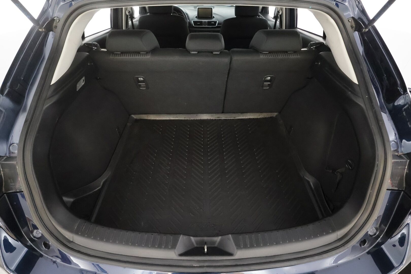 Mazda 3 2014 5HB 2,0 (120) SKYACTIV-G Premium Plus 6AT 5ov DH2 - | Xenon | Navi | Vakkari | Blind spot assist | Lohko + sisälämmitin | Aut. ilmastointi | Peruutustutka | BT | | 2x renkaat aluin | 