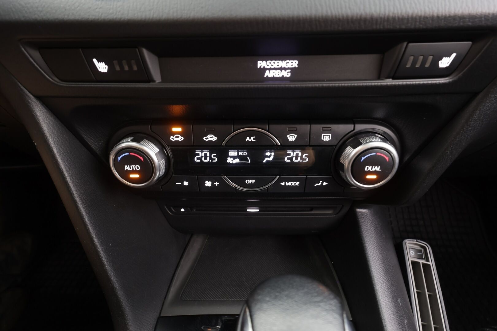 Mazda 3 2014 5HB 2,0 (120) SKYACTIV-G Premium Plus 6AT 5ov DH2 - | Xenon | Navi | Vakkari | Blind spot assist | Lohko + sisälämmitin | Aut. ilmastointi | Peruutustutka | BT | | 2x renkaat aluin | 