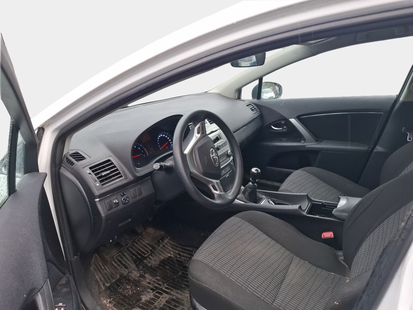Toyota Avensis 2013 1,6 Valvematic Life Edition Wagon - | Merkkihuollettu | 2-om Suomi-auto | Lohko | 2x hyvät renkaat | Tuuliasin alareunan lämmitys |