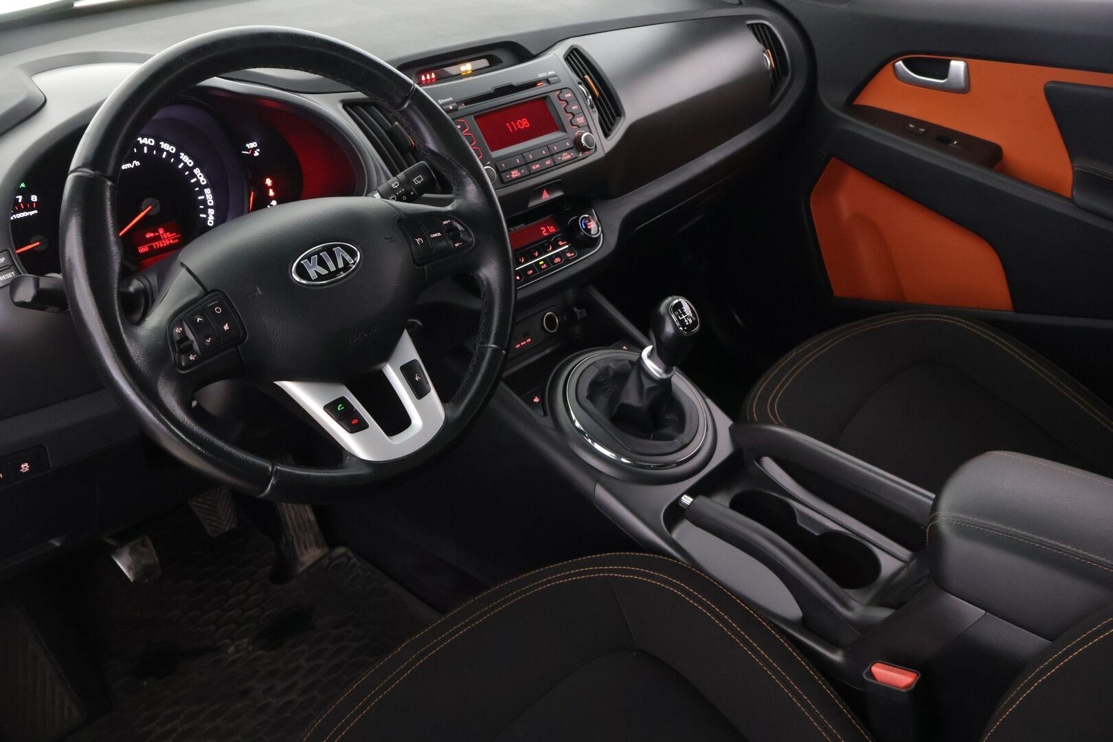 Kia Sportage 2014 1,6 ISG Urban EX EcoDynamics *Vetokoukku / Lohko+sisäp. / Xenon / Panorama* - *Suomi-auto / 2x renkaat ja vanteet / Juuri huollettu*