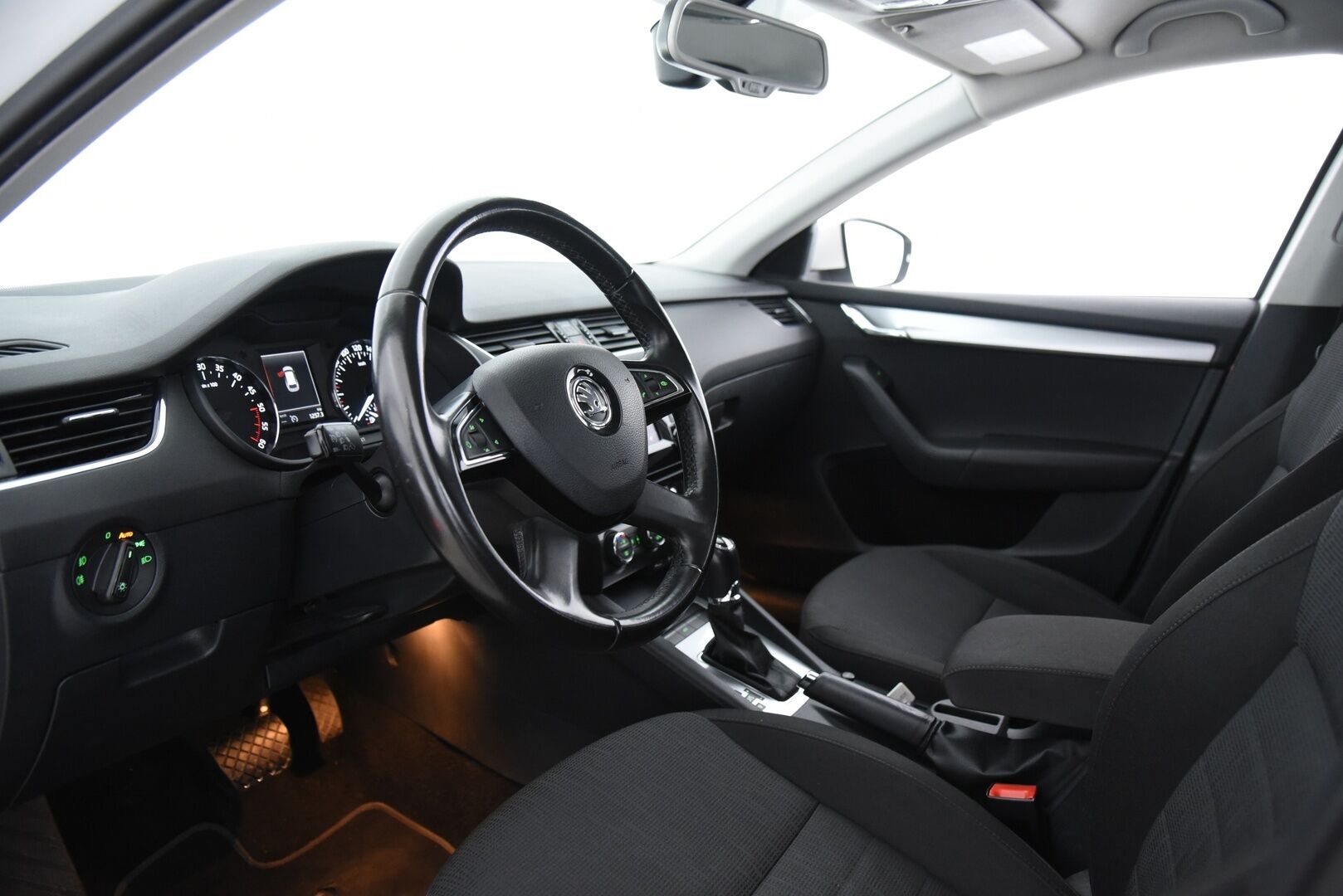 Skoda Octavia 2014 Combi 1,6 TDI Elegance DSG Autom. *YritysOutlet - Myydään vain yrityksille*