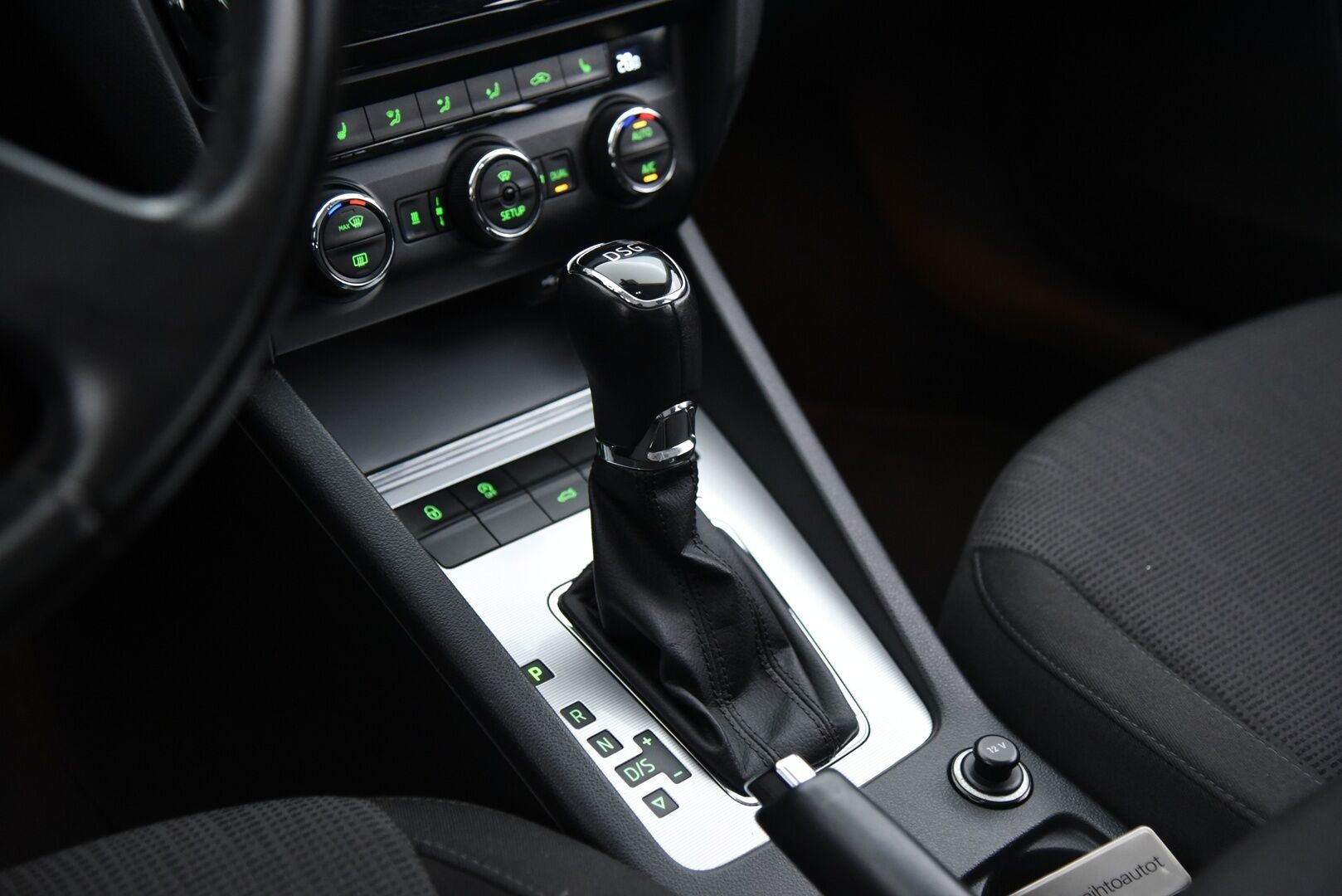 Skoda Octavia 2014 Combi 1,6 TDI Elegance DSG Autom. *YritysOutlet - Myydään vain yrityksille*
