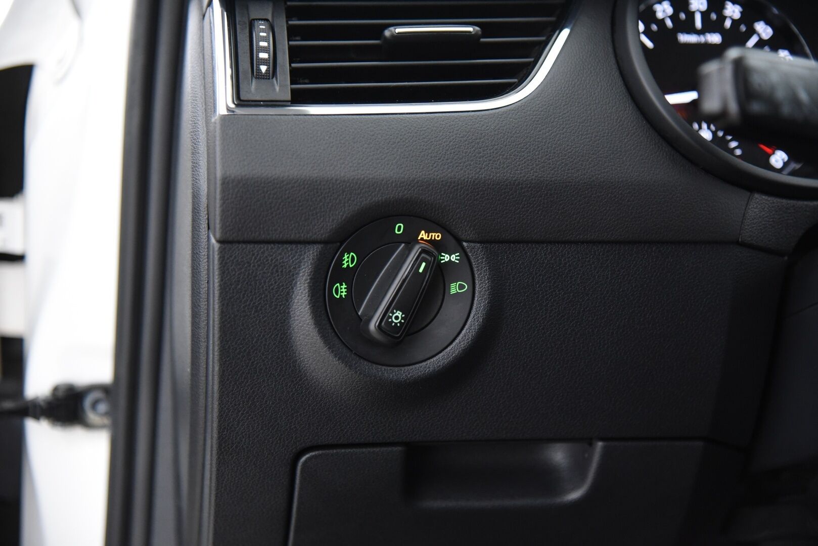 Skoda Octavia 2014 Combi 1,6 TDI Elegance DSG Autom. *YritysOutlet - Myydään vain yrityksille*