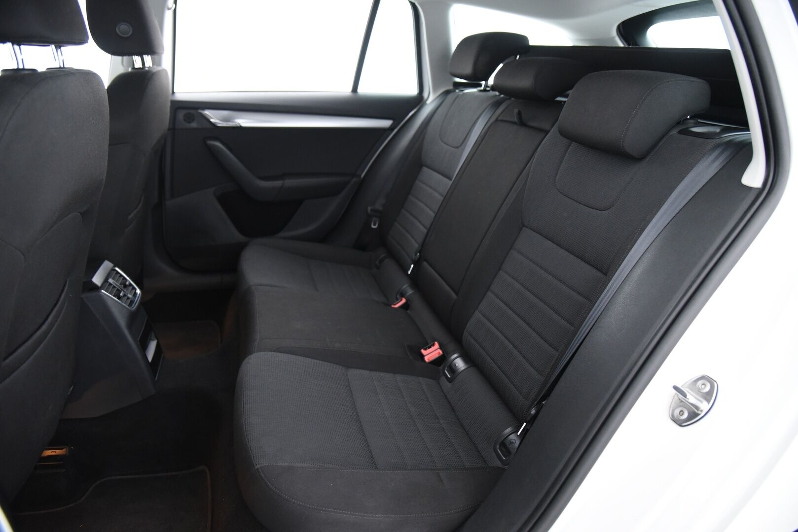 Skoda Octavia 2014 Combi 1,6 TDI Elegance DSG Autom. *YritysOutlet - Myydään vain yrityksille*