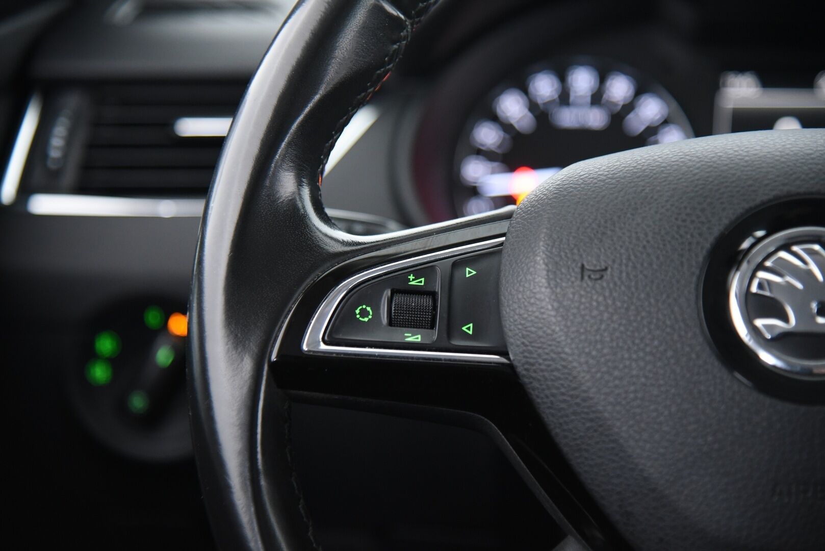 Skoda Octavia 2014 Combi 1,6 TDI Elegance DSG Autom. *YritysOutlet - Myydään vain yrityksille*