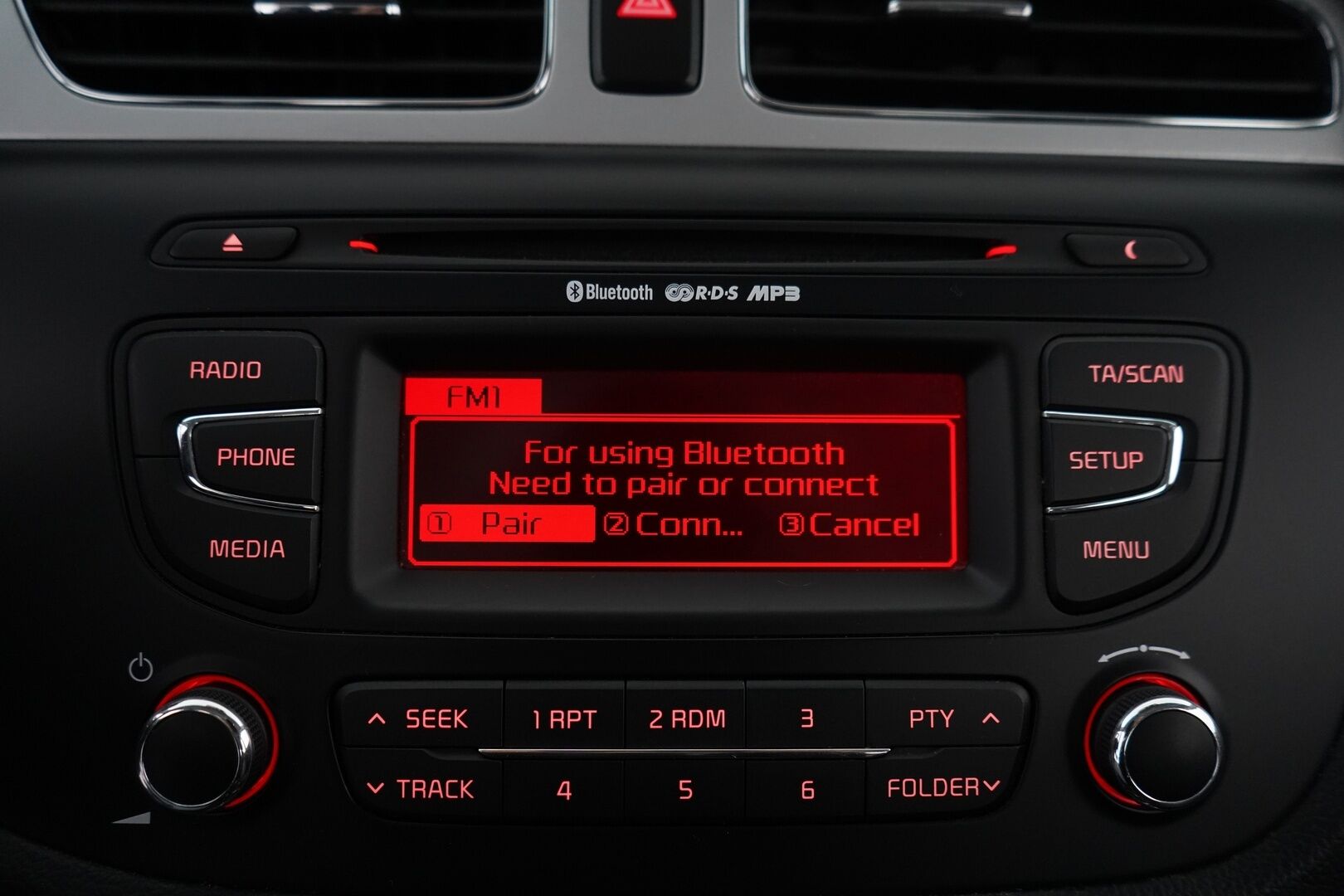 Kia cee'd 2014 1.6 ISG EX 5D EcoDynamics *Koukku / Lohko / Vakkari / Bluetooth / Ratinlämmitin / Tutka* - Suomi-auto / Kahdet renkaat + vanteet / Juuri katsastettu / Säännölliset huollot! - HULLU BLACKWEEK KORKOTARJOUS 2,49%