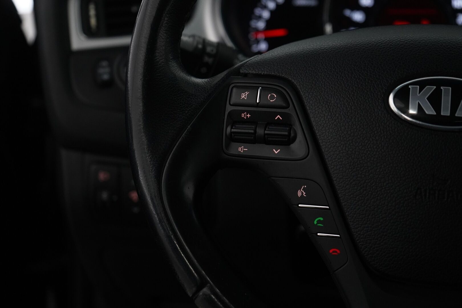 Kia cee'd 2014 1.6 ISG EX 5D EcoDynamics *Koukku / Lohko / Vakkari / Bluetooth / Ratinlämmitin / Tutka* - Suomi-auto / Kahdet renkaat + vanteet / Juuri katsastettu / Säännölliset huollot! - HULLU BLACKWEEK KORKOTARJOUS 2,49%