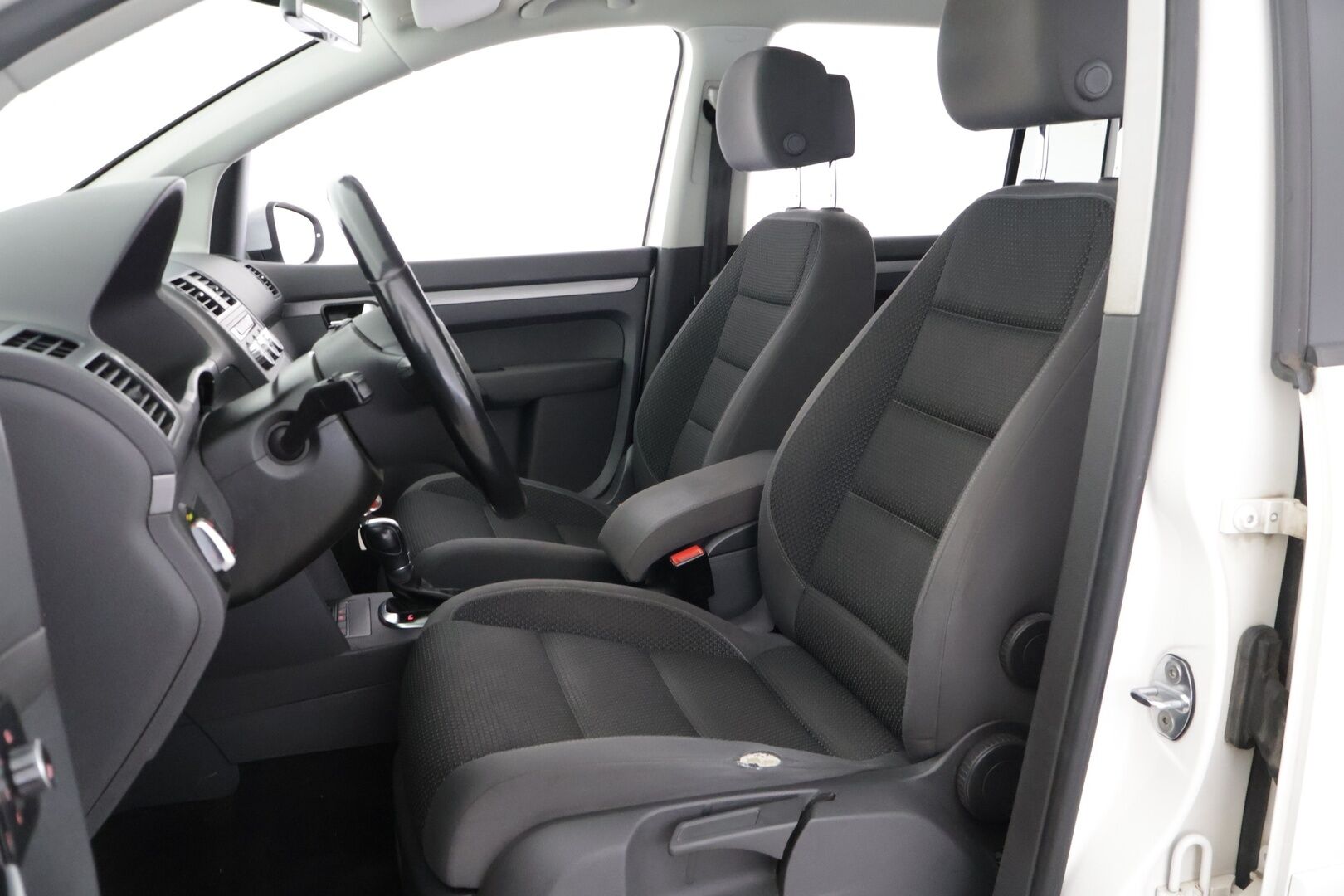 Volkswagen Touran 2014 Comfortline 1,4 TSI 103 kW (140 hv) DSG-automaatti ** Webasto / Koukku / Tutkat / Navi