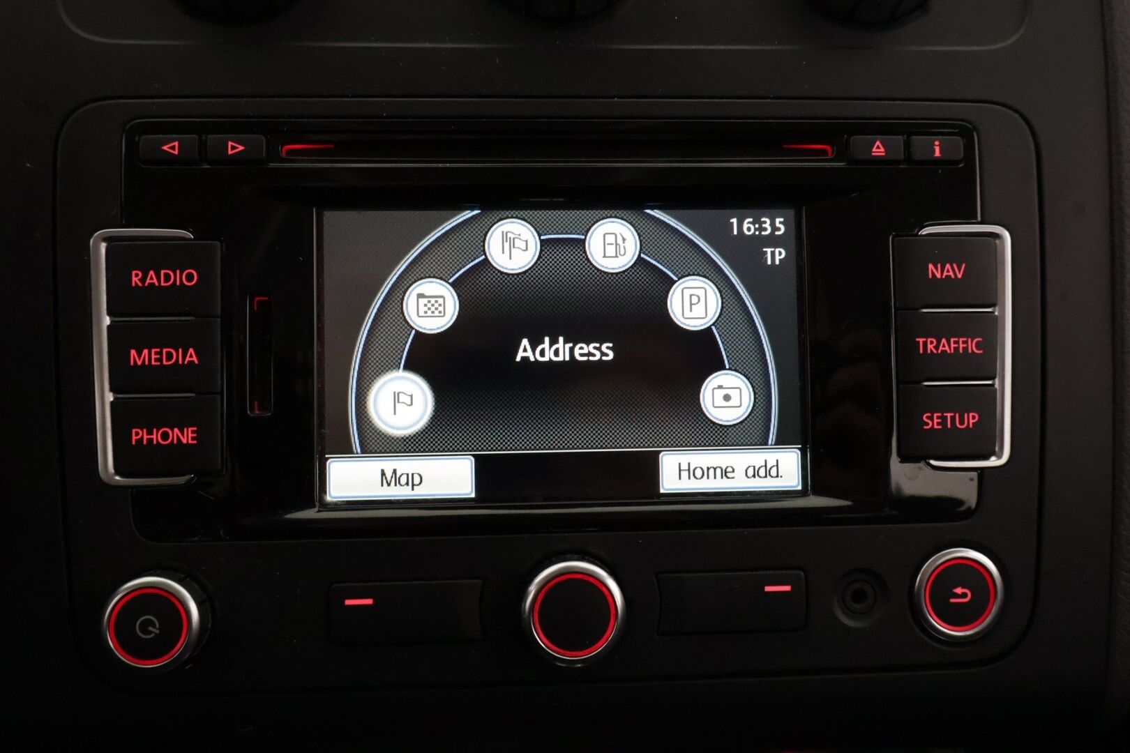 Volkswagen Touran 2014 Comfortline 1,4 TSI 103 kW (140 hv) DSG-automaatti ** Webasto / Koukku / Tutkat / Navi