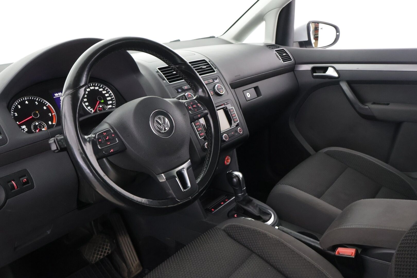 Volkswagen Touran 2014 Comfortline 1,4 TSI 103 kW (140 hv) DSG-automaatti ** Webasto / Koukku / Tutkat / Navi