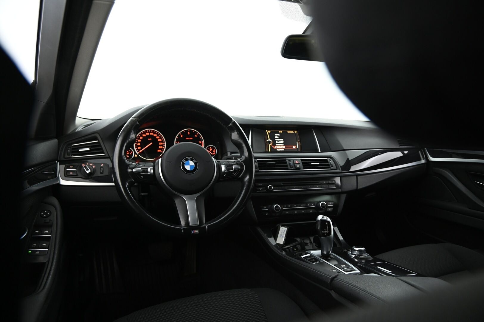 BMW 518 2014 F11 Touring 518d TwinPower Business **Lohko / Koukku / Tutkat / S.kontti**