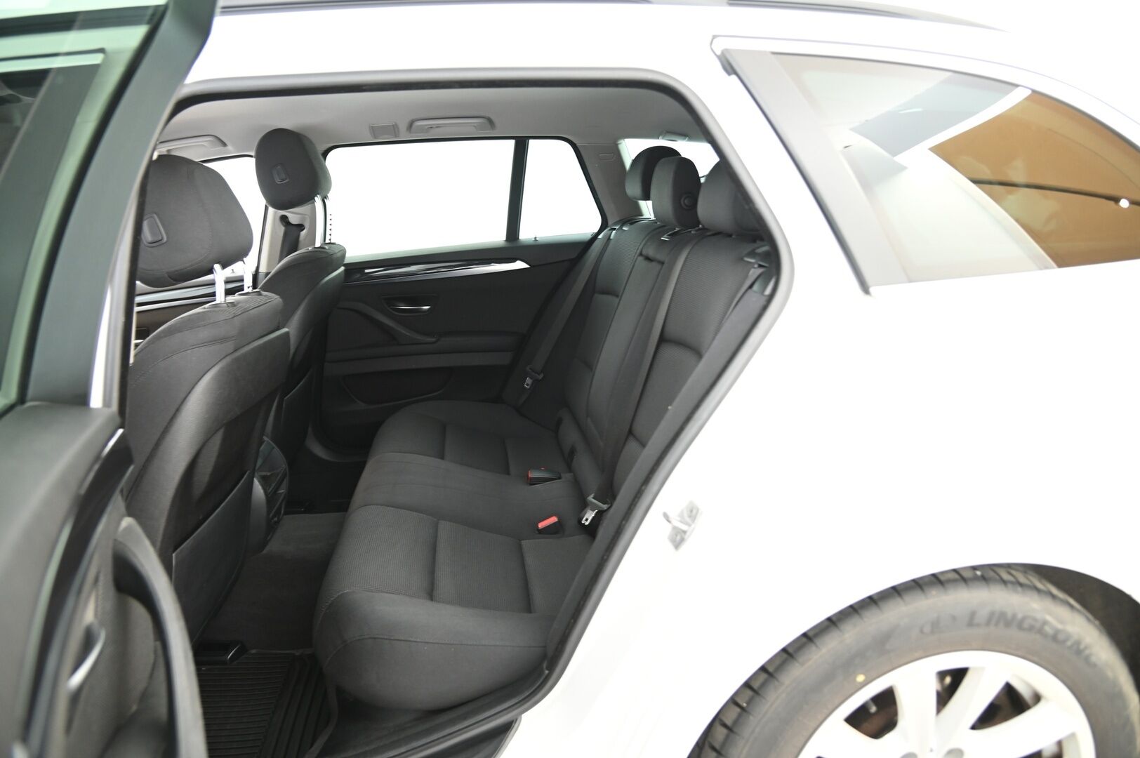 BMW 518 2014 F11 Touring 518d TwinPower Business **Lohko / Koukku / Tutkat / S.kontti**