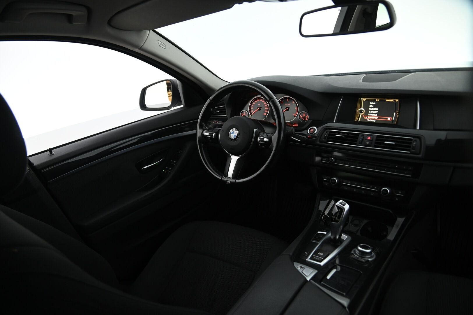 BMW 518 2014 F11 Touring 518d TwinPower Business **Lohko / Koukku / Tutkat / S.kontti**