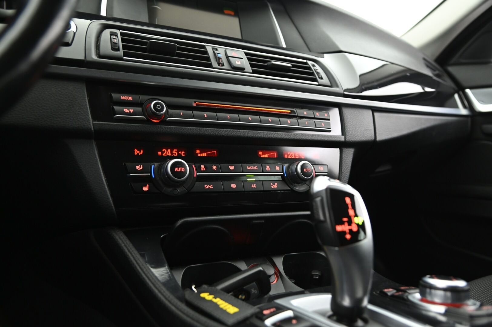 BMW 518 2014 F11 Touring 518d TwinPower Business **Lohko / Koukku / Tutkat / S.kontti**
