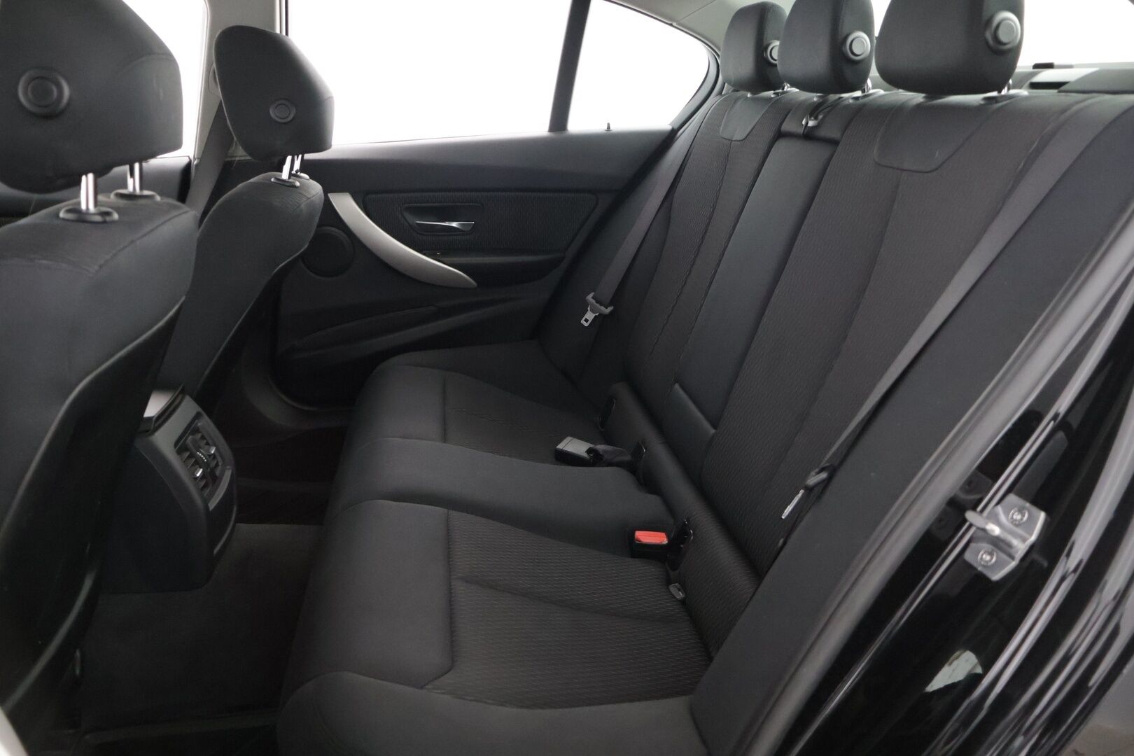 BMW 316 2014 F30 Sedan 316d TwinPower Turbo A Business Automatic - *Suomi-auto / 2-omisteinen / Lohkolämmitin / Peruutustutka takana / Xenon-ajovalot / 2x renkaat aluvantein*