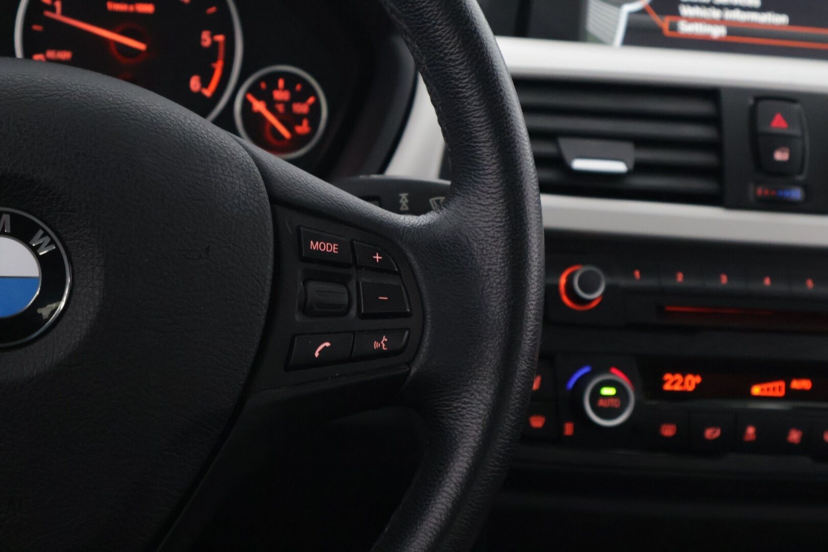 BMW 316 2014 F30 Sedan 316d TwinPower Turbo A Business Automatic - *Suomi-auto / 2-omisteinen / Lohkolämmitin / Peruutustutka takana / Xenon-ajovalot / 2x renkaat aluvantein*