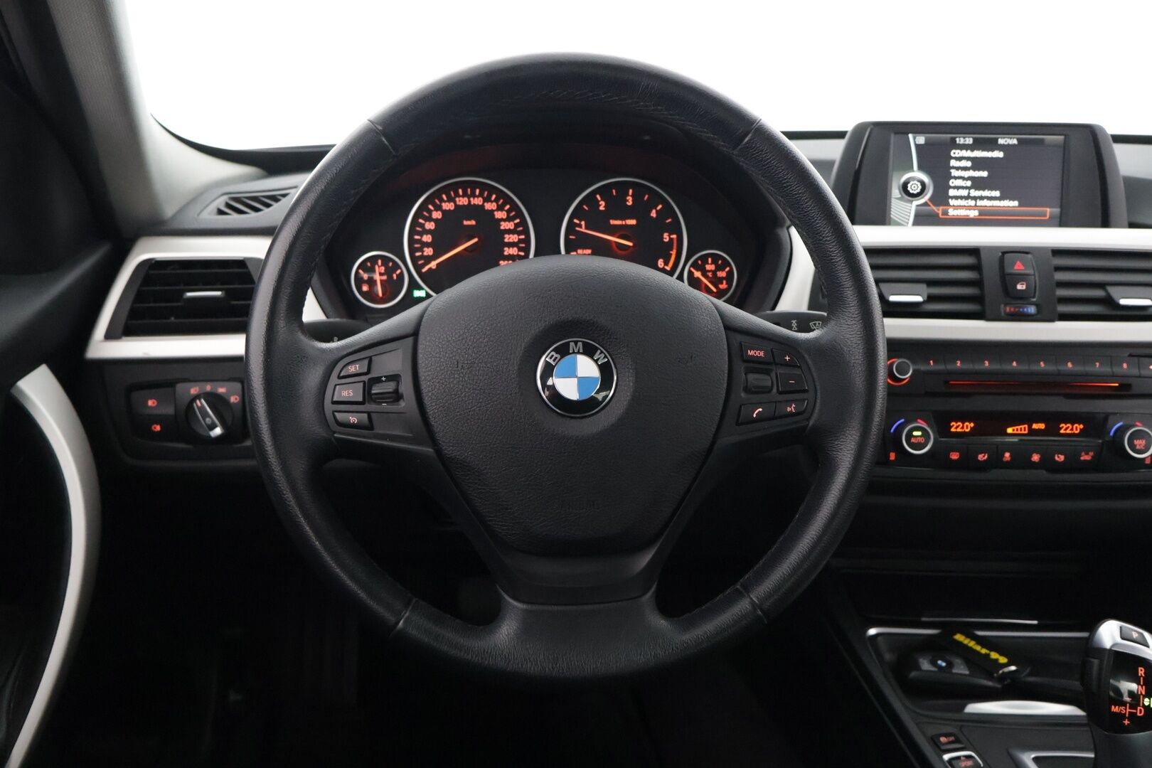 BMW 316 2014 F30 Sedan 316d TwinPower Turbo A Business Automatic - *Suomi-auto / 2-omisteinen / Lohkolämmitin / Peruutustutka takana / Xenon-ajovalot / 2x renkaat aluvantein*