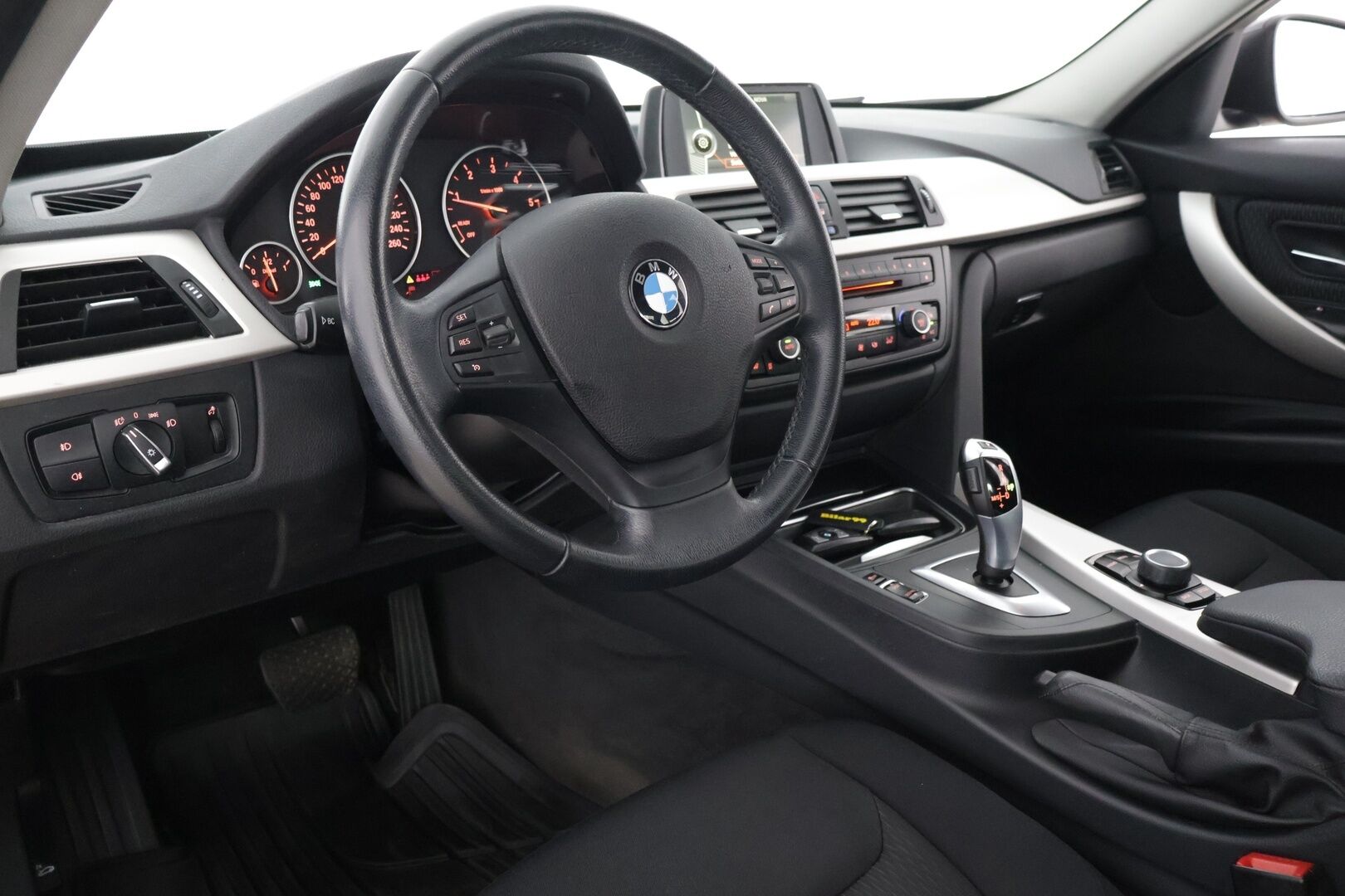 BMW 316 2014 F30 Sedan 316d TwinPower Turbo A Business Automatic - *Suomi-auto / 2-omisteinen / Lohkolämmitin / Peruutustutka takana / Xenon-ajovalot / 2x renkaat aluvantein*