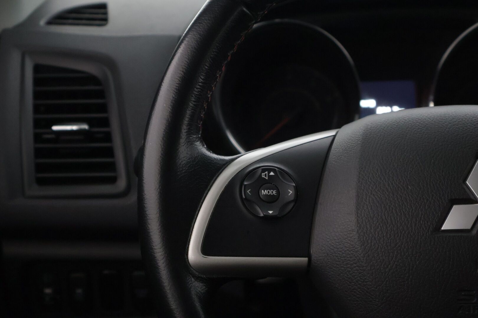 Mitsubishi ASX 2015 1,6 Cleartec Invite * Vetokoukku / Vakkari / Lohkolämmitin / Ilmastointi / Ajotietokone * - * Todella siisti ja hyvin huollettu yksilö! *