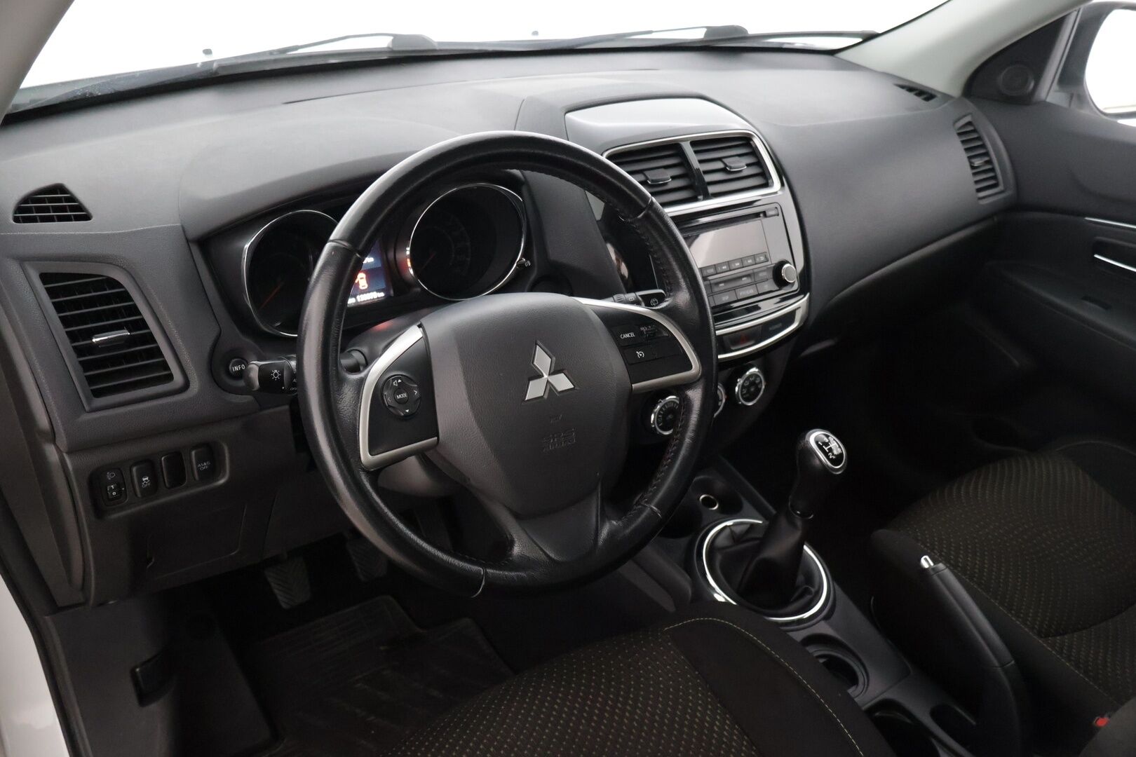 Mitsubishi ASX 2015 1,6 Cleartec Invite * Vetokoukku / Vakkari / Lohkolämmitin / Ilmastointi / Ajotietokone * - * Todella siisti ja hyvin huollettu yksilö! *
