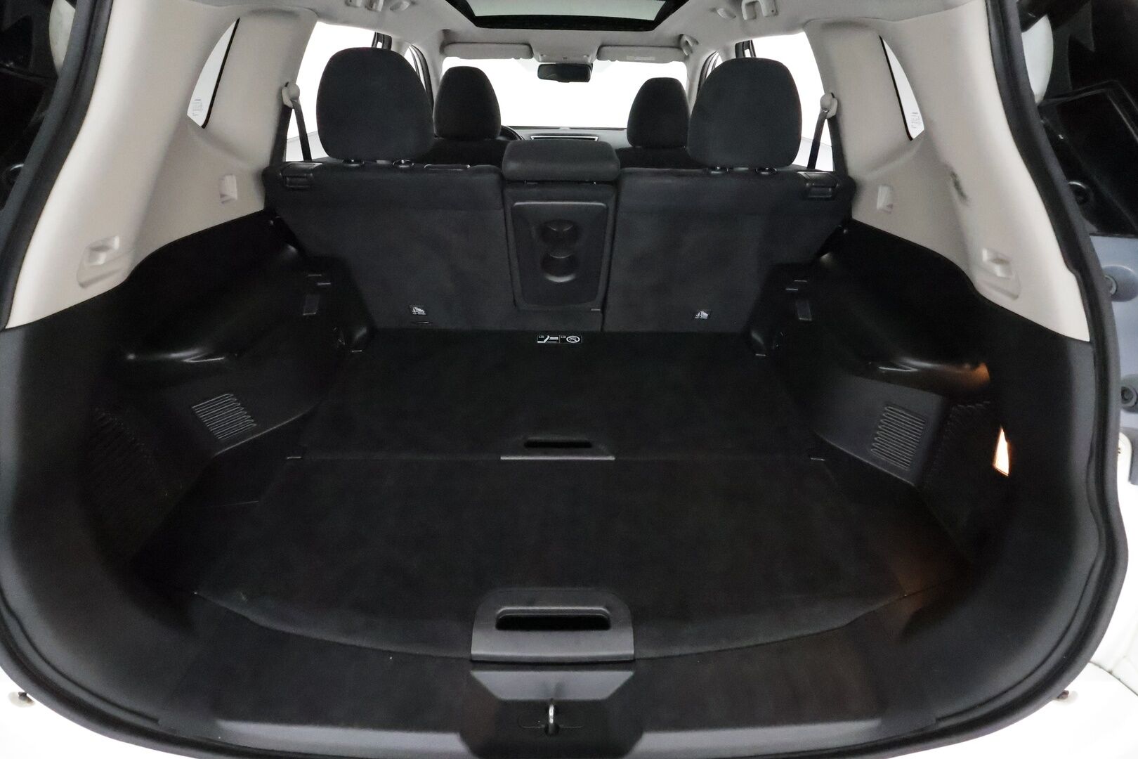 Nissan X-Trail 2015 dCi 130 Acenta 2WD 6 MT Vision Pack Technology Pack Moonroof **Panorama / LED / 360° / Koukku / Sisätilanlämmitin** - Navi / Kaistavahti / Suomi-auto / Kahdet Renkaat