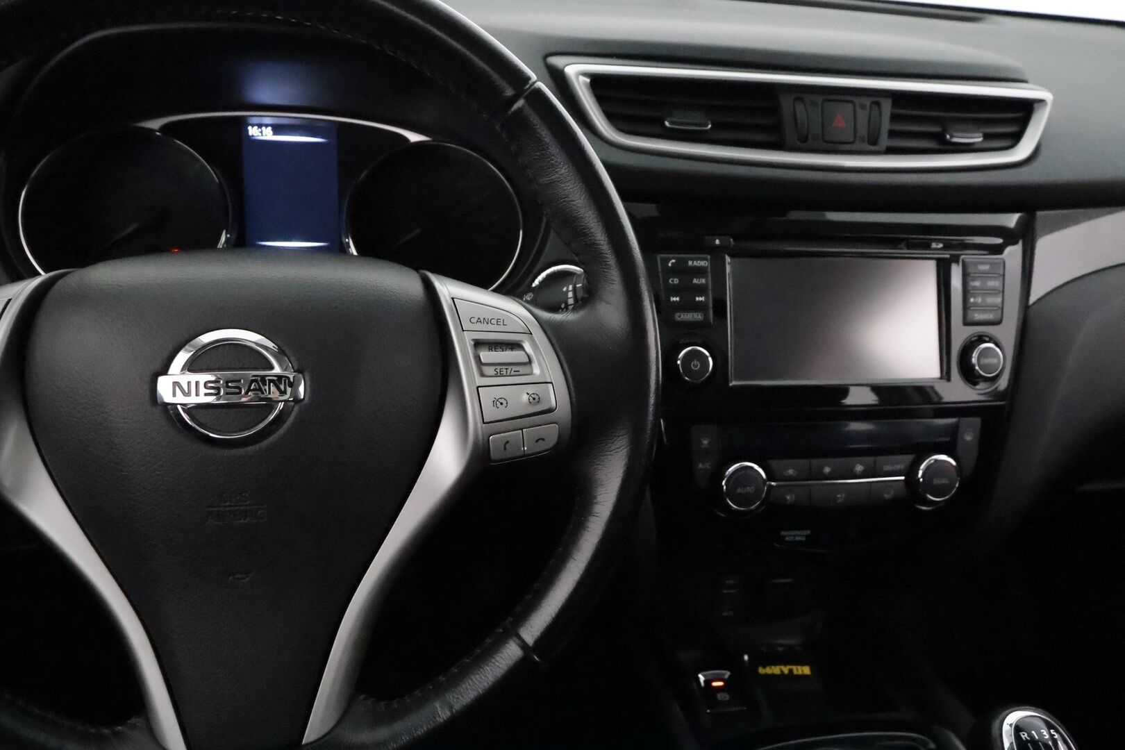 Nissan X-Trail 2015 dCi 130 Acenta 2WD 6 MT Vision Pack Technology Pack Moonroof **Panorama / LED / 360° / Koukku / Sisätilanlämmitin** - Navi / Kaistavahti / Suomi-auto / Kahdet Renkaat