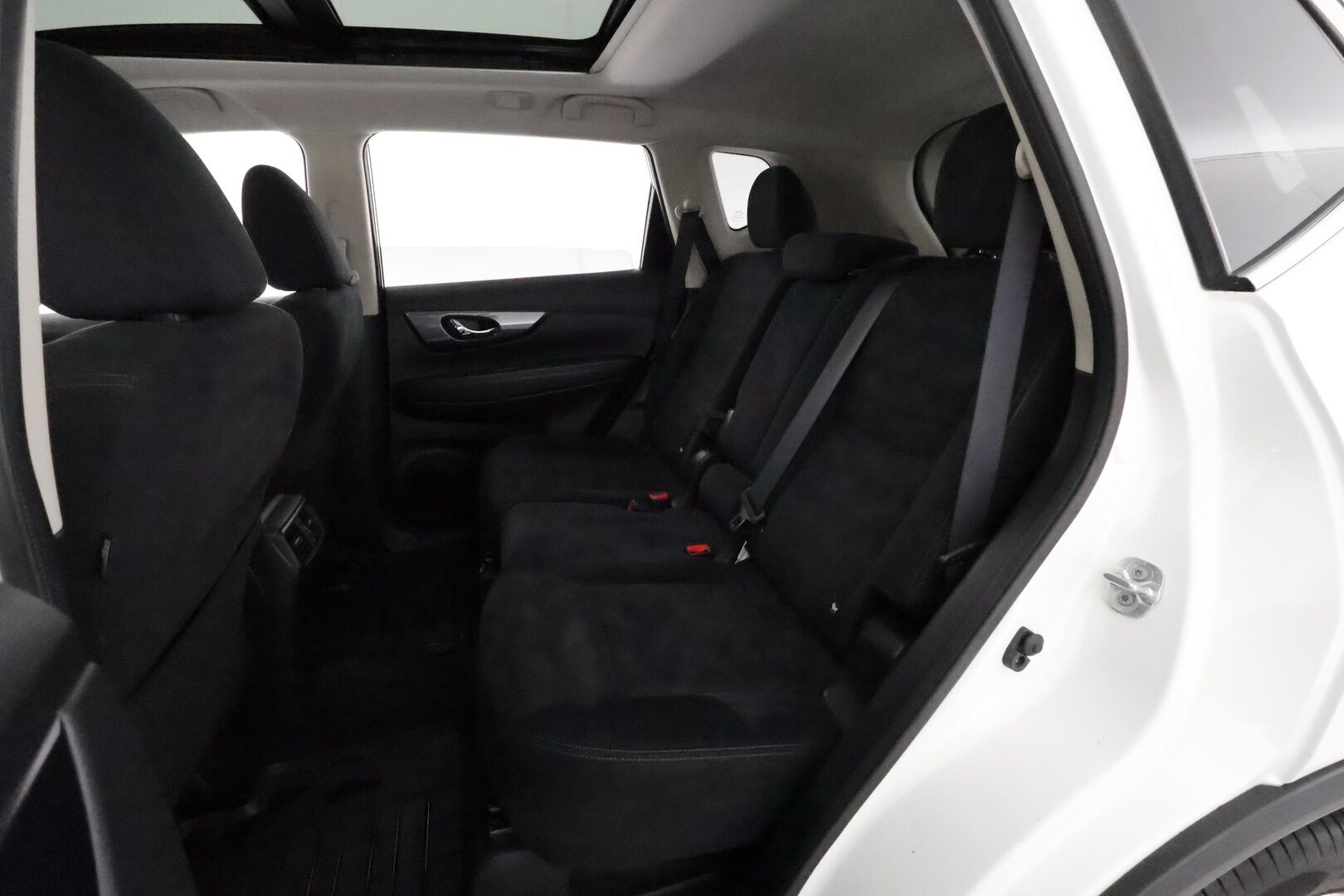Nissan X-Trail 2015 dCi 130 Acenta 2WD 6 MT Vision Pack Technology Pack Moonroof  *Panorama / LED / 360° / Koukku / Lohko* - Suomi-auto / Kahdet Nissanin alumiinivanteet / Säännölliset huollot!