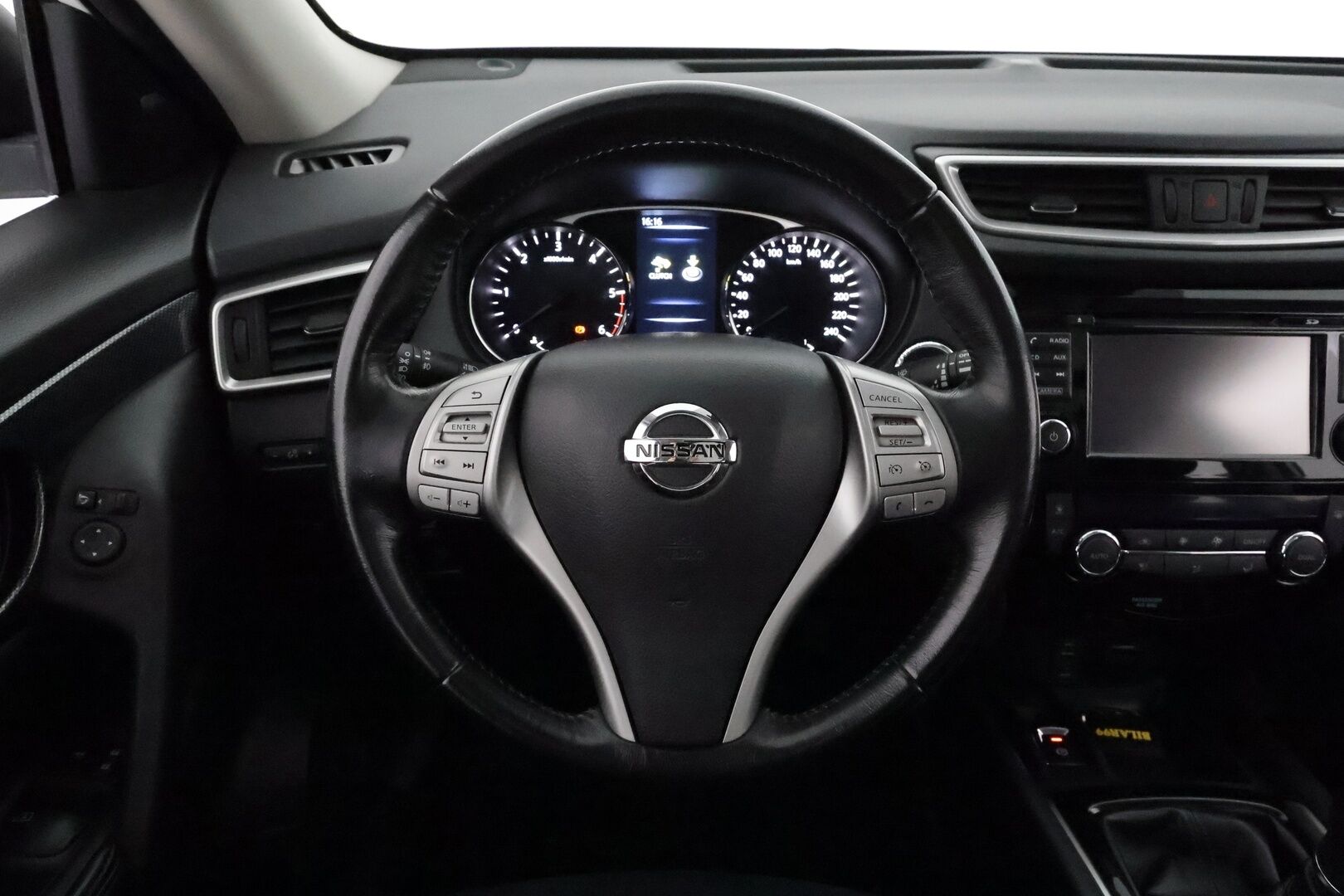 Nissan X-Trail 2015 dCi 130 Acenta 2WD 6 MT Vision Pack Technology Pack Moonroof **Panorama / LED / 360° / Koukku / Sisätilanlämmitin** - Navi / Kaistavahti / Suomi-auto / Kahdet Renkaat