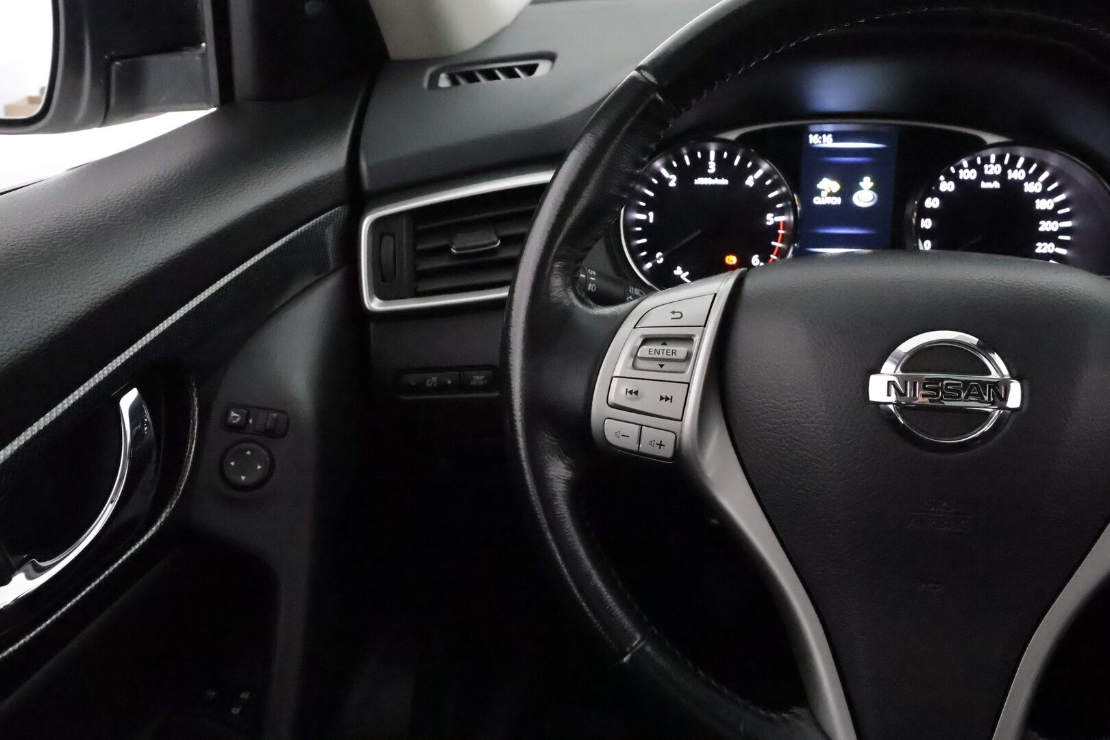 Nissan X-Trail 2015 dCi 130 Acenta 2WD 6 MT Vision Pack Technology Pack Moonroof **Panorama / LED / 360° / Koukku / Sisätilanlämmitin** - Navi / Kaistavahti / Suomi-auto / Kahdet Renkaat