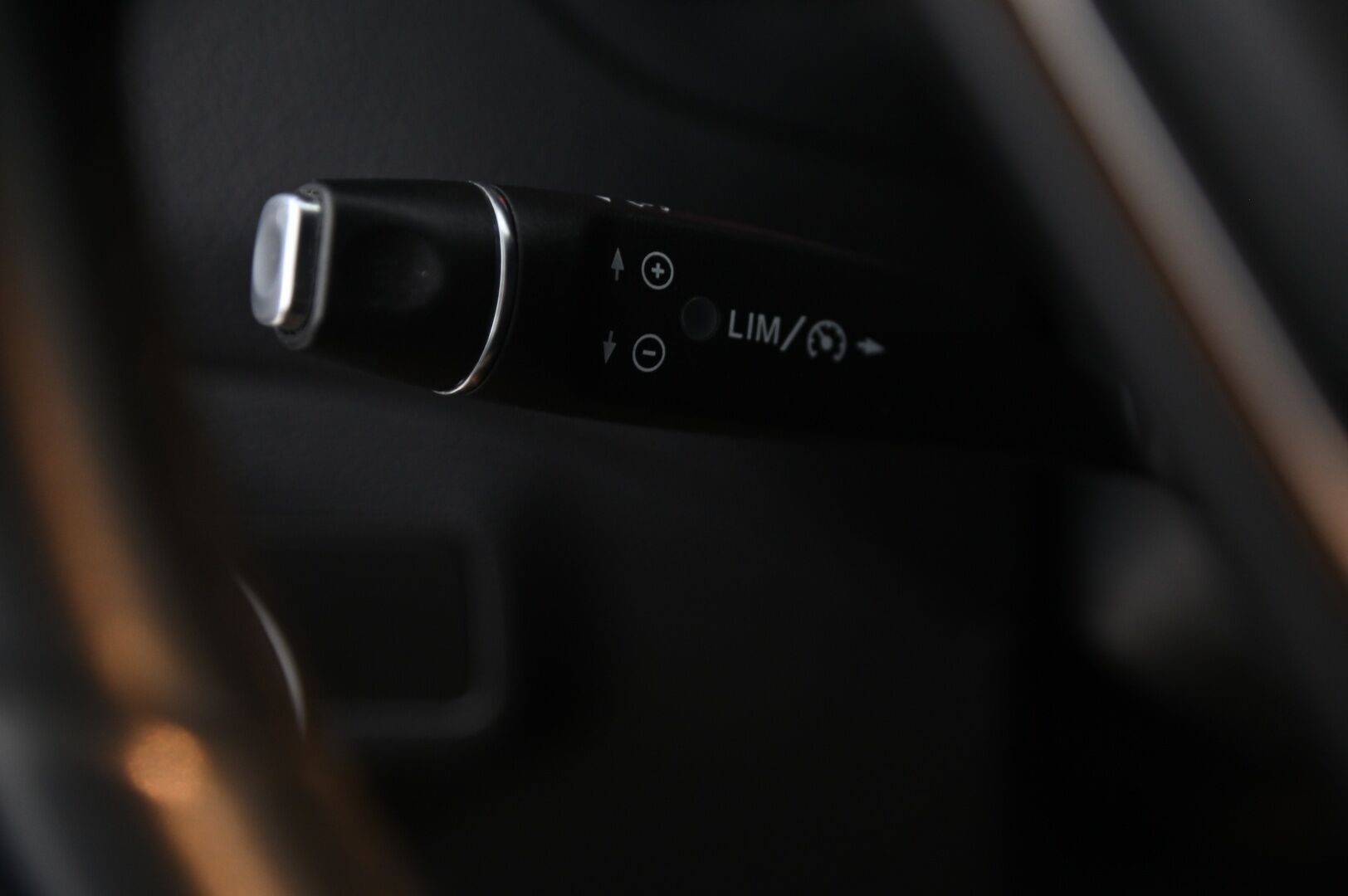 Mercedes-Benz CLA 2015 180 BE Premium Business *Lohko / Vakkari / Xenon / Koukku* - 2x renkaat alumiinivantein! / Merkkihuollettu Suomi-auto!