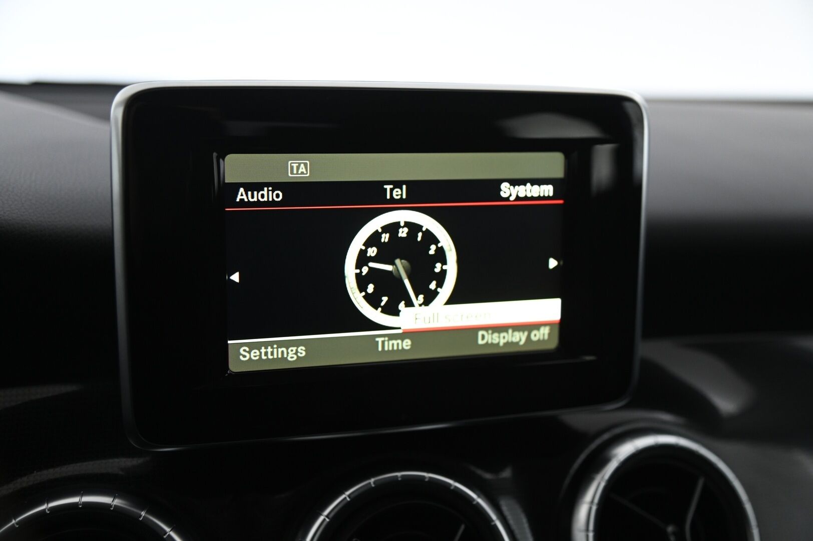 Mercedes-Benz CLA 2015 180 BE Premium Business *Lohko / Vakkari / Xenon / Koukku* - 2x renkaat alumiinivantein! / Merkkihuollettu Suomi-auto!