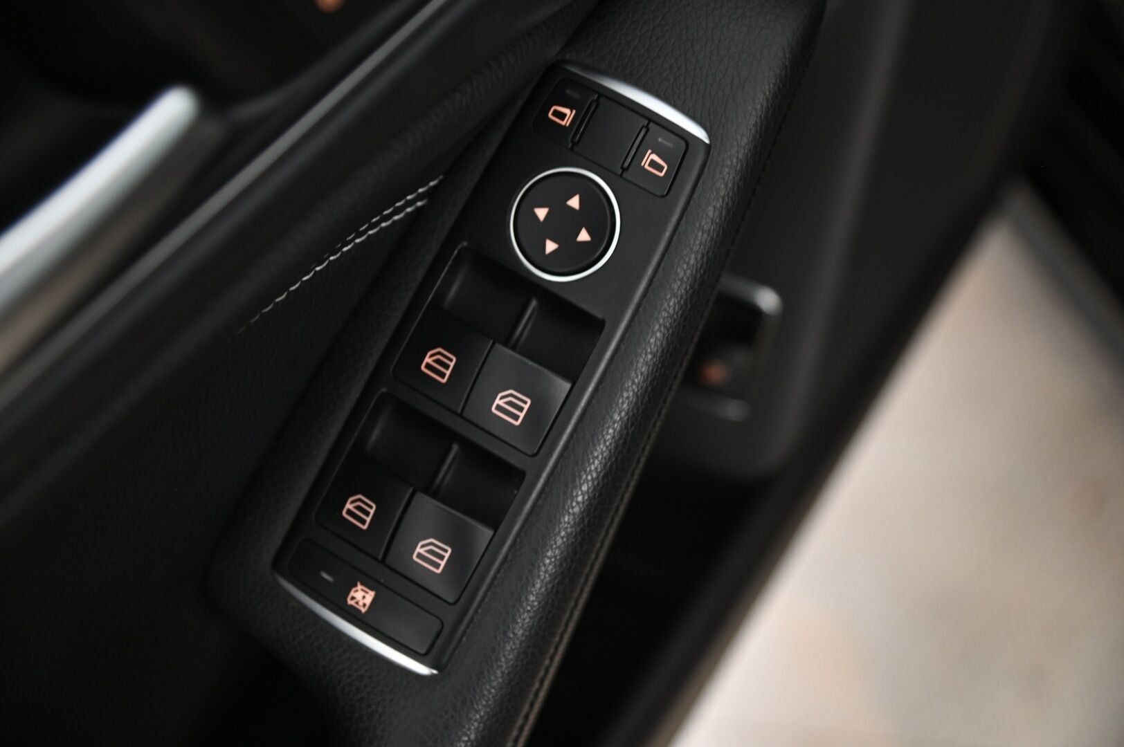 Mercedes-Benz CLA 2015 180 BE Premium Business *Lohko / Vakkari / Xenon / Koukku* - 2x renkaat alumiinivantein! / Merkkihuollettu Suomi-auto!