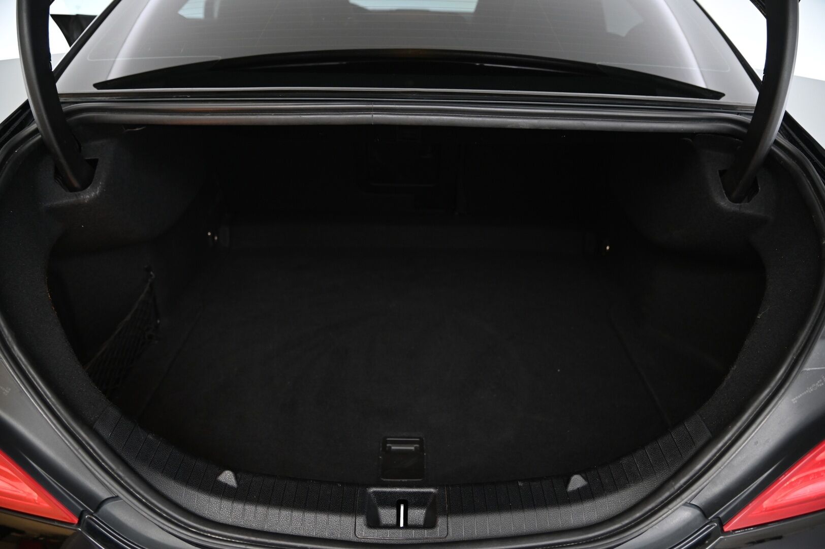 Mercedes-Benz CLA 2015 180 BE Premium Business *Lohko / Vakkari / Xenon / Koukku* - 2x renkaat alumiinivantein! / Merkkihuollettu Suomi-auto!