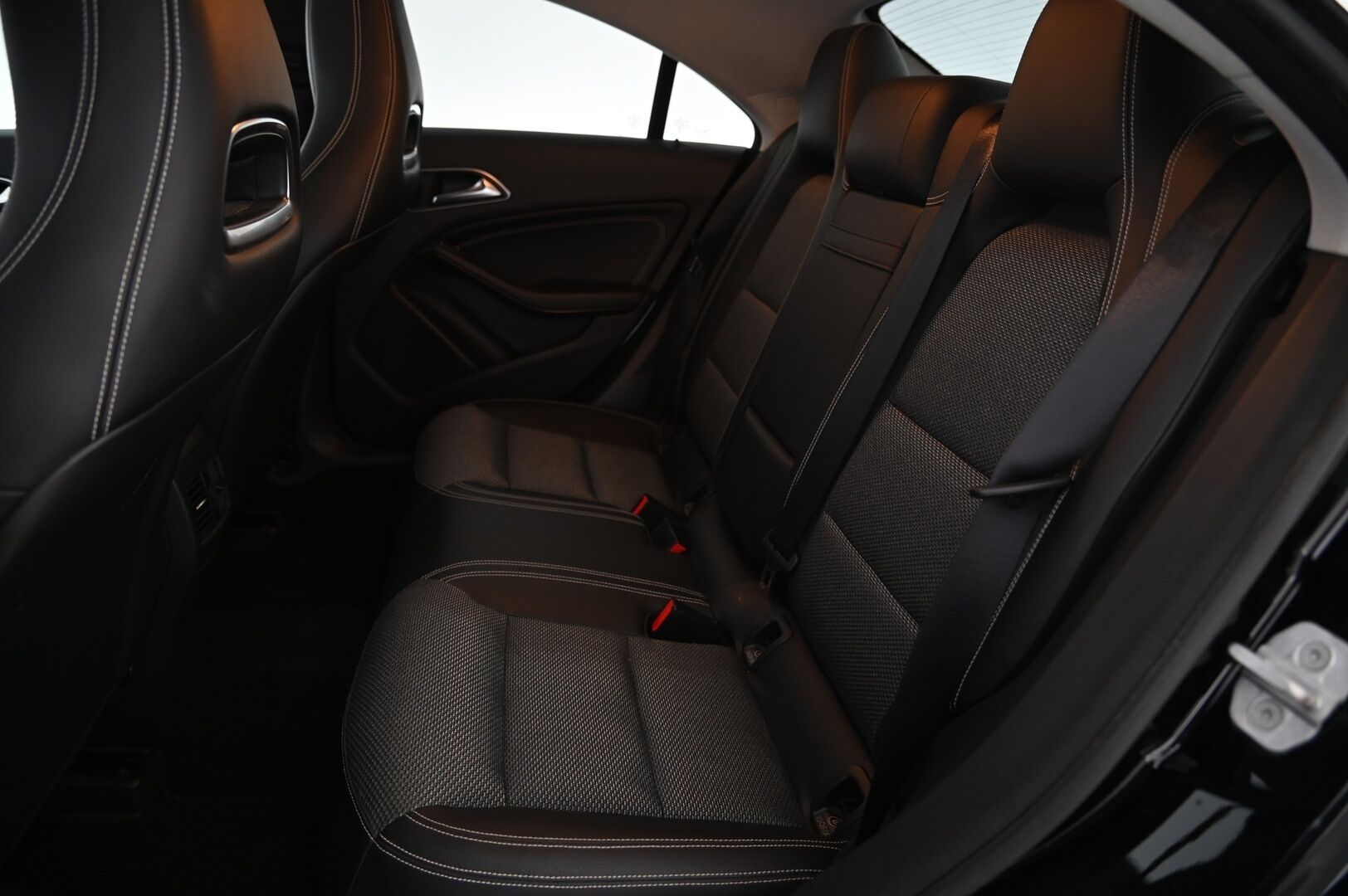 Mercedes-Benz CLA 2015 180 BE Premium Business *Lohko / Vakkari / Xenon / Koukku* - 2x renkaat alumiinivantein! / Merkkihuollettu Suomi-auto!