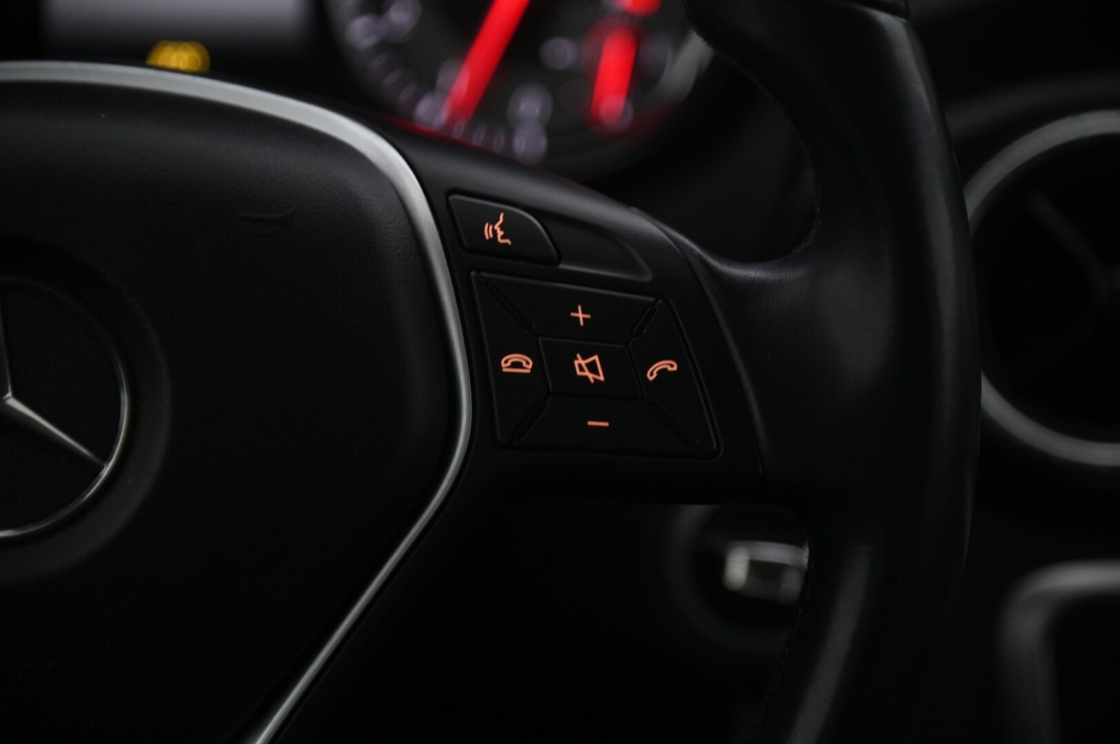 Mercedes-Benz CLA 2015 180 BE Premium Business *Lohko / Vakkari / Xenon / Koukku* - 2x renkaat alumiinivantein! / Merkkihuollettu Suomi-auto!