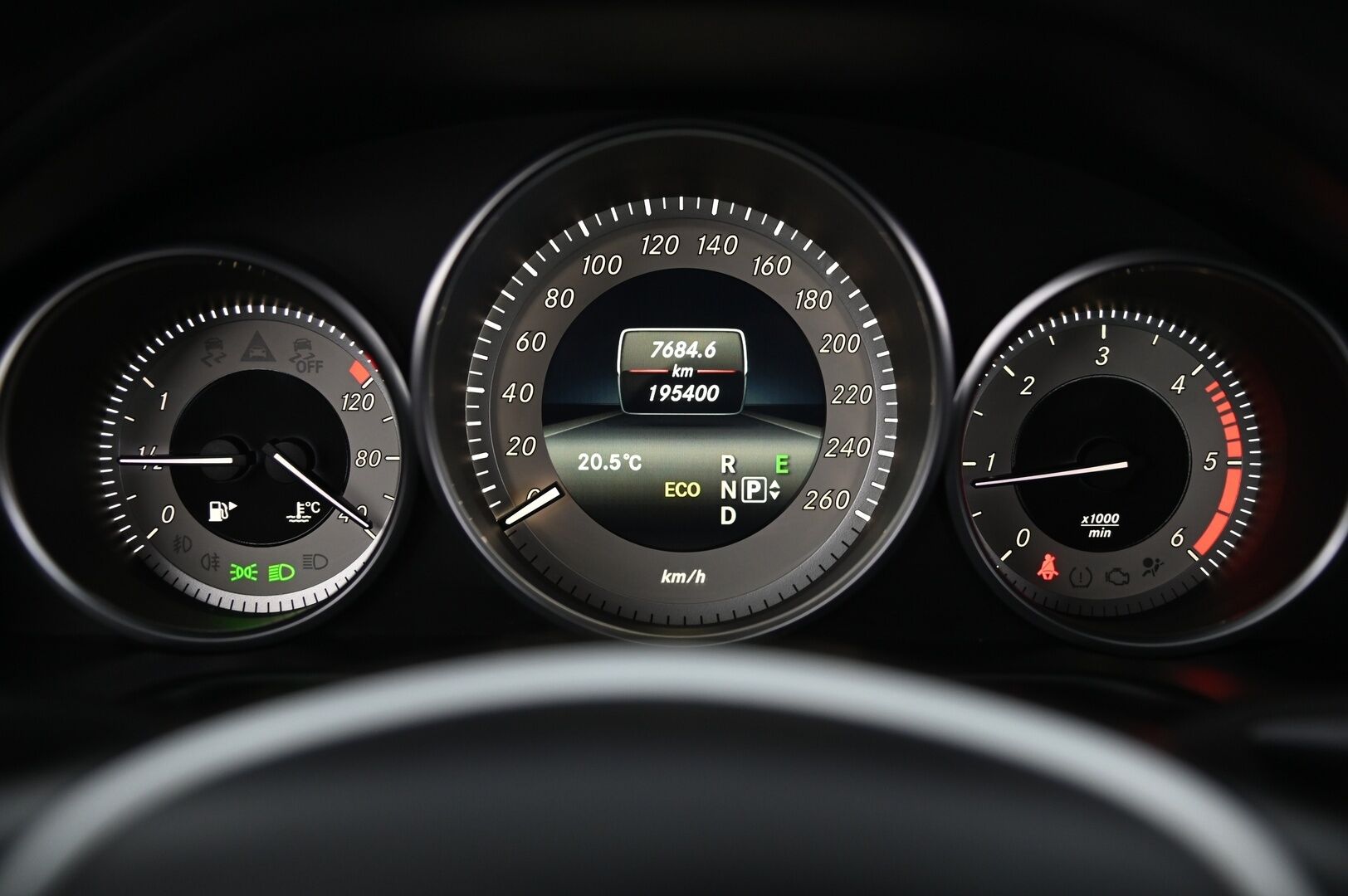 Mercedes-Benz E 2015 220 CDI BE A Premium Business *Webasto / Ortopedi / ILS / Navi / Koukku* - *Juuri huollettu! / Suomi-auto / Kahdet renkaat ja vanteet*