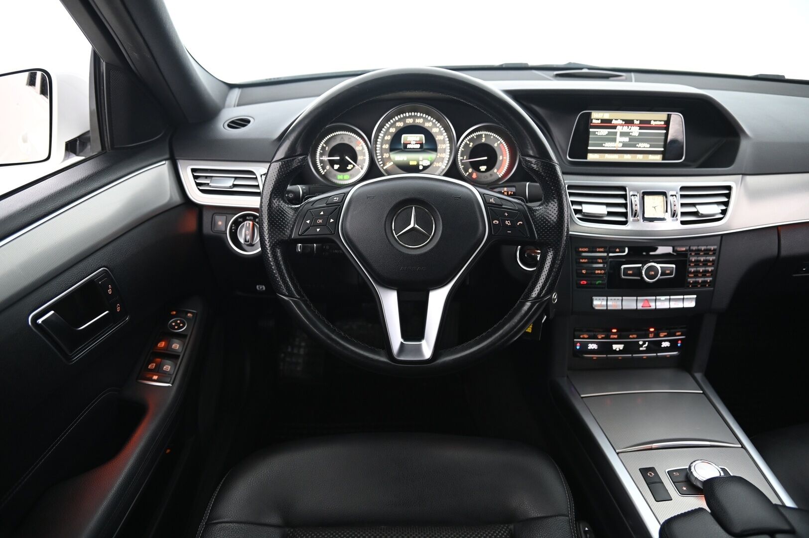 Mercedes-Benz E 2015 220 CDI BE A Premium Business *Webasto / Ortopedi / ILS / Navi / Koukku* - *Juuri huollettu! / Suomi-auto / Kahdet renkaat ja vanteet*