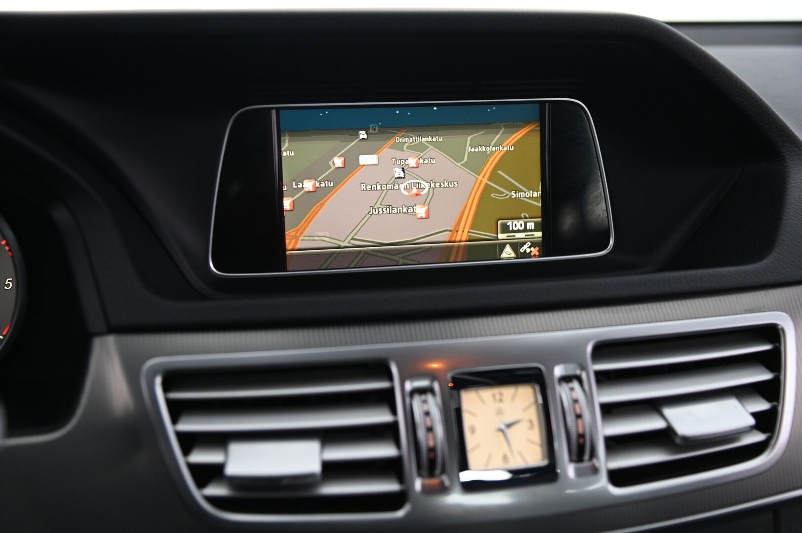 Mercedes-Benz E 2015 220 CDI BE A Premium Business *Webasto / Ortopedi / ILS / Navi / Koukku* - *Juuri huollettu! / Suomi-auto / Kahdet renkaat ja vanteet*