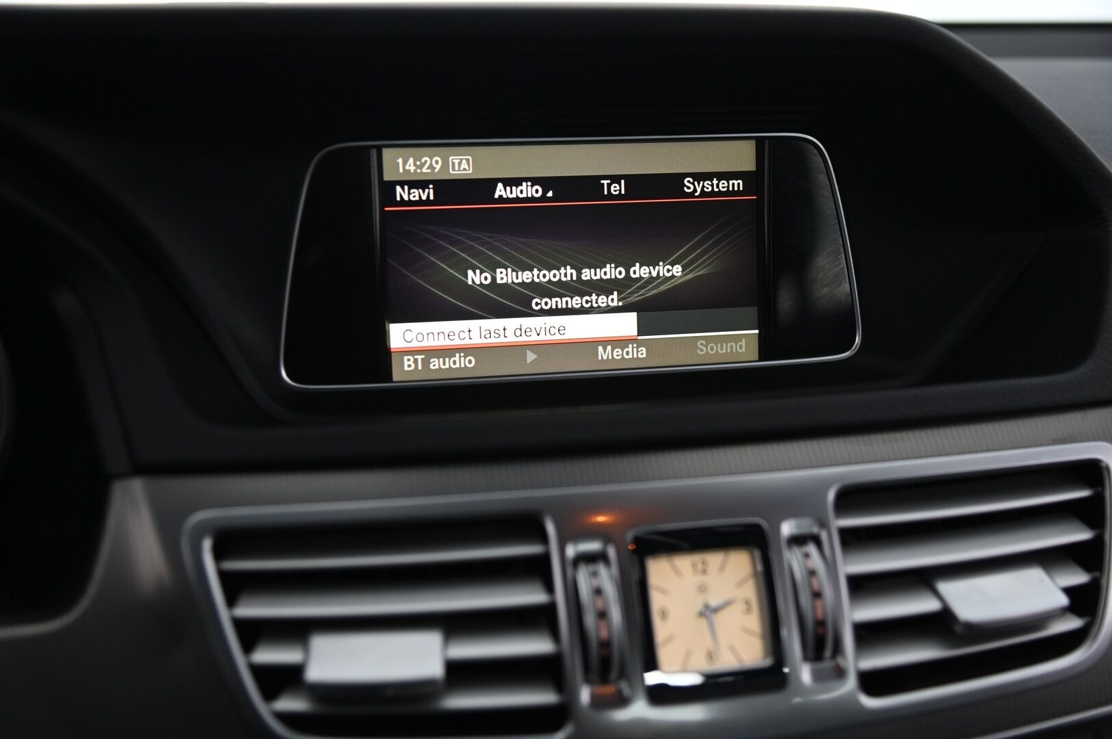 Mercedes-Benz E 2015 220 CDI BE A Premium Business *Webasto / Ortopedi / ILS / Navi / Koukku* - *Juuri huollettu! / Suomi-auto / Kahdet renkaat ja vanteet*