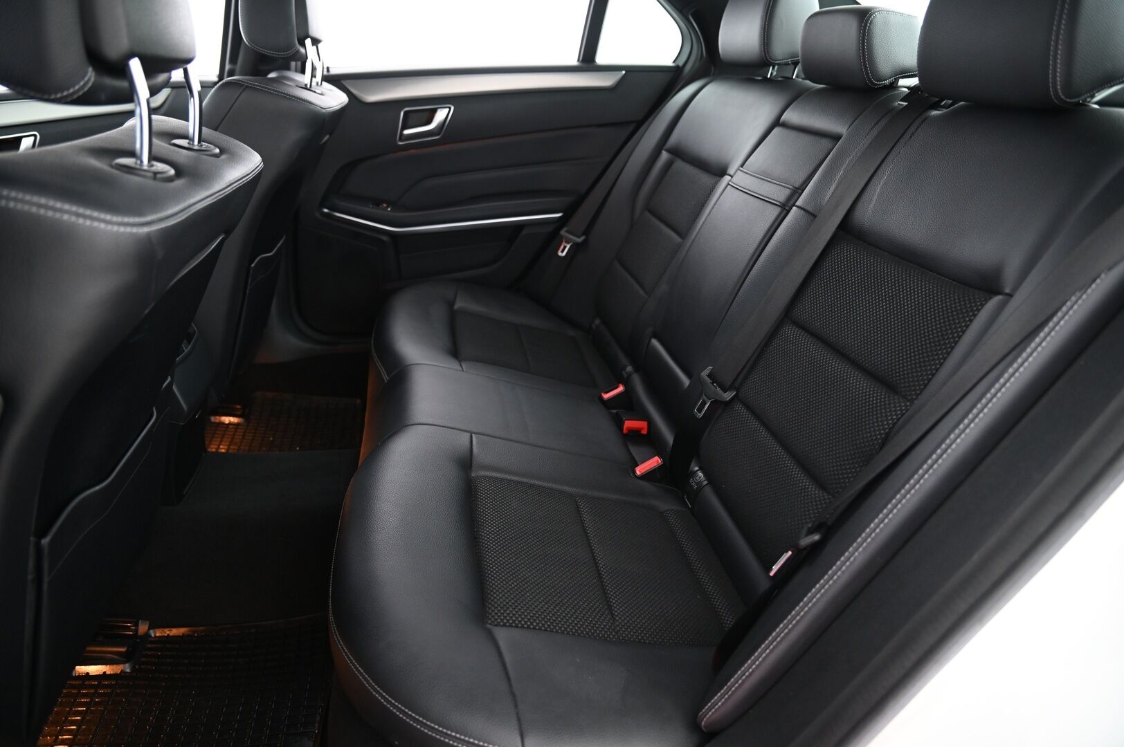 Mercedes-Benz E 2015 220 CDI BE A Premium Business *Webasto / Ortopedi / ILS / Navi / Koukku* - *Juuri huollettu! / Suomi-auto / Kahdet renkaat ja vanteet*