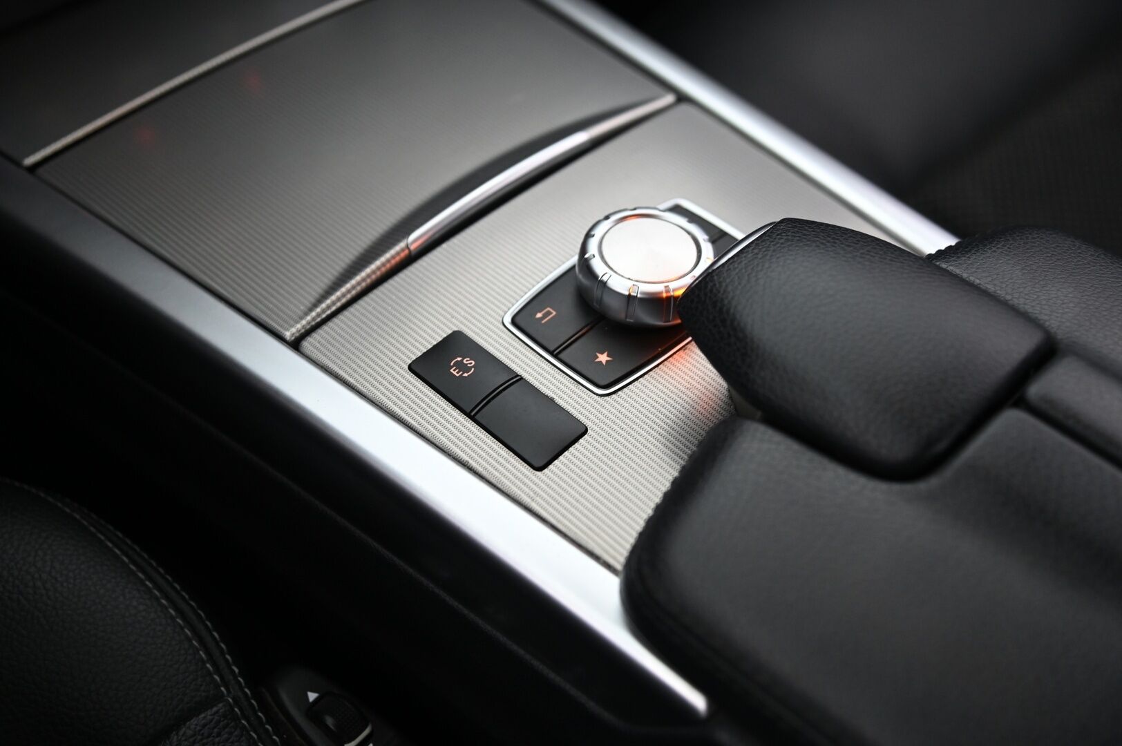 Mercedes-Benz E 2015 220 CDI BE A Premium Business *Webasto / Ortopedi / ILS / Navi / Koukku* - *Juuri huollettu! / Suomi-auto / Kahdet renkaat ja vanteet*