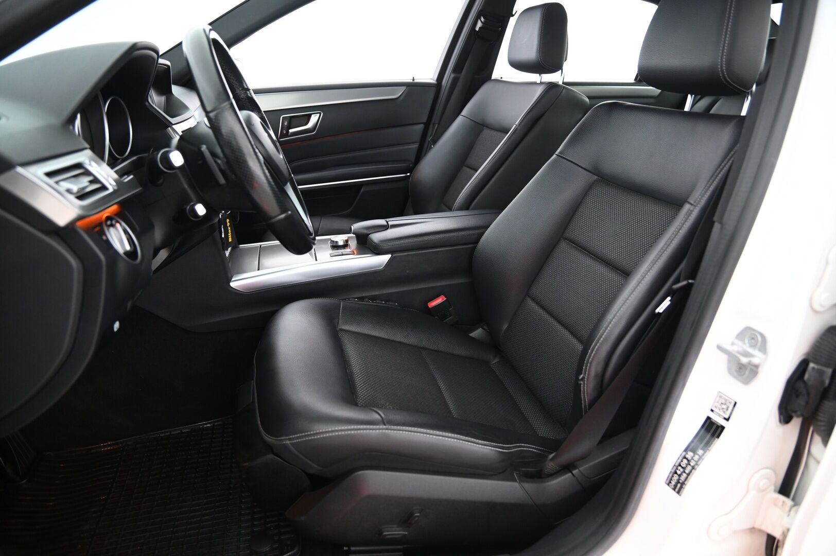 Mercedes-Benz E 2015 220 CDI BE A Premium Business *Webasto / Ortopedi / ILS / Navi / Koukku* - *Juuri huollettu! / Suomi-auto / Kahdet renkaat ja vanteet*
