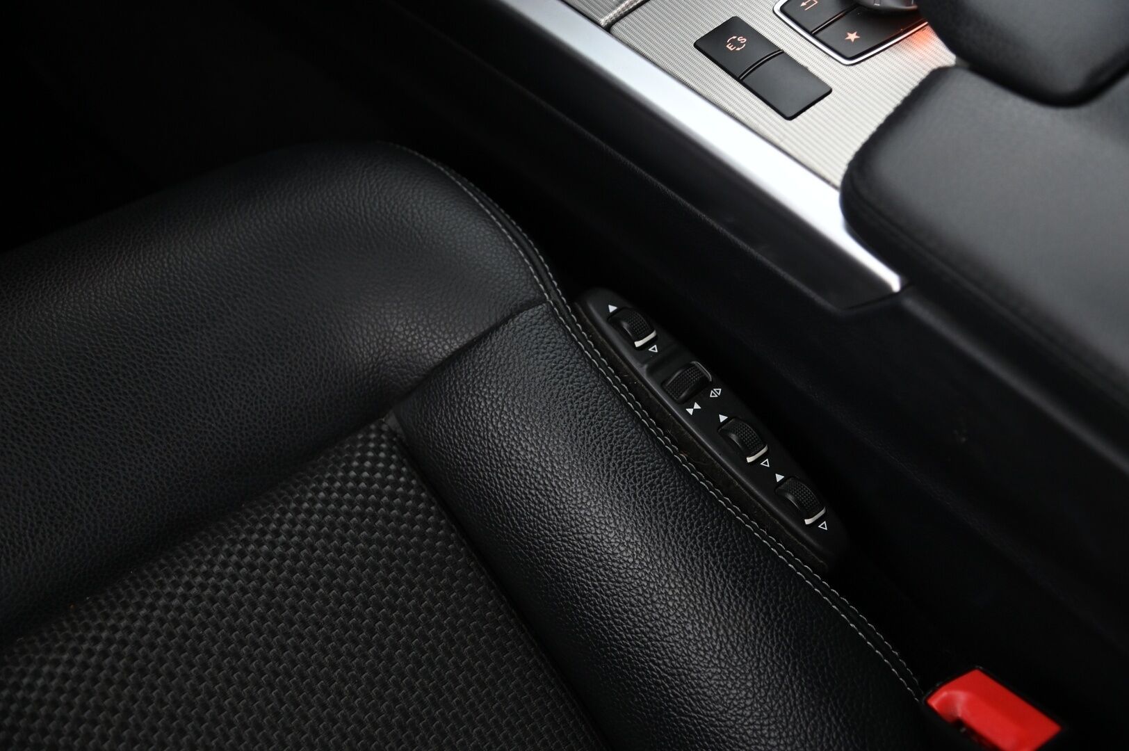 Mercedes-Benz E 2015 220 CDI BE A Premium Business *Webasto / Ortopedi / ILS / Navi / Koukku* - *Juuri huollettu! / Suomi-auto / Kahdet renkaat ja vanteet*