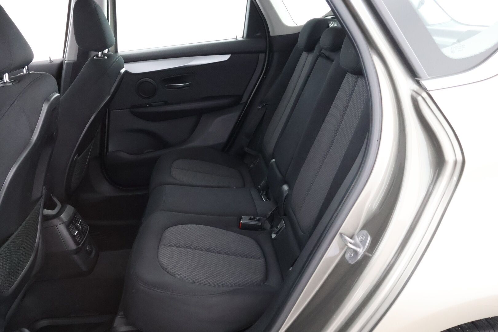 BMW 218 2016 F45 Active Tourer 218d A Business * Suomiauto / Vetokoukku / Navi / Lohko & Sisäpistoke / Ratinlämmitys! - 2x Renkaat aluvantein / Juuri tullut Tampereelle!