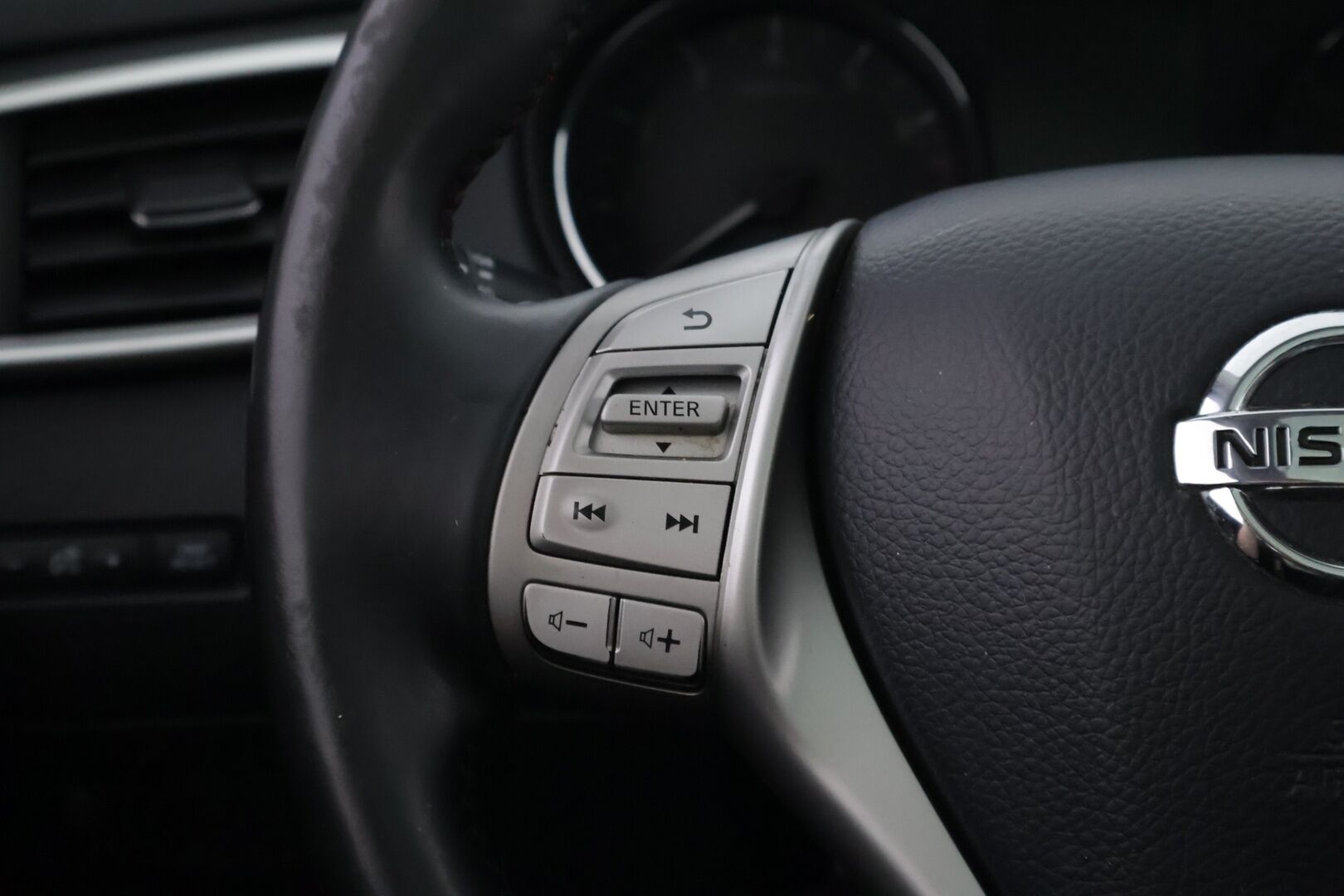 Nissan Qashqai 2014 DIG-T 115 Tekna 2WD 6M/T Driver Assist - MYYDÄÄN HUUTOKAUPAT.COM! - DIG-T 115 Tekna 2WD 6M/T Driver Assist