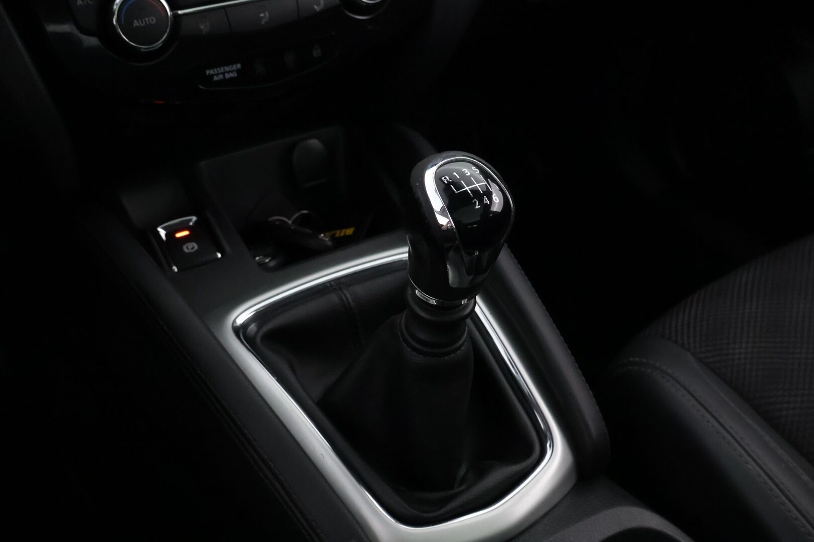 Nissan Qashqai 2014 DIG-T 115 Tekna 2WD 6M/T Driver Assist - MYYDÄÄN HUUTOKAUPAT.COM! - DIG-T 115 Tekna 2WD 6M/T Driver Assist