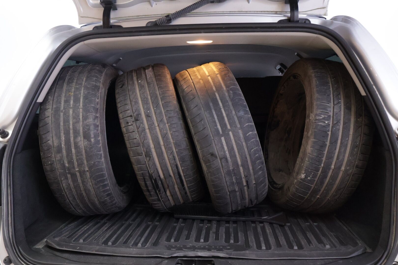 Volvo V70 2012 Momentum D3/D4 YritysOutlet - Myydään vain yrityksille - - YritysOutlet - Myydään vain yrityksille