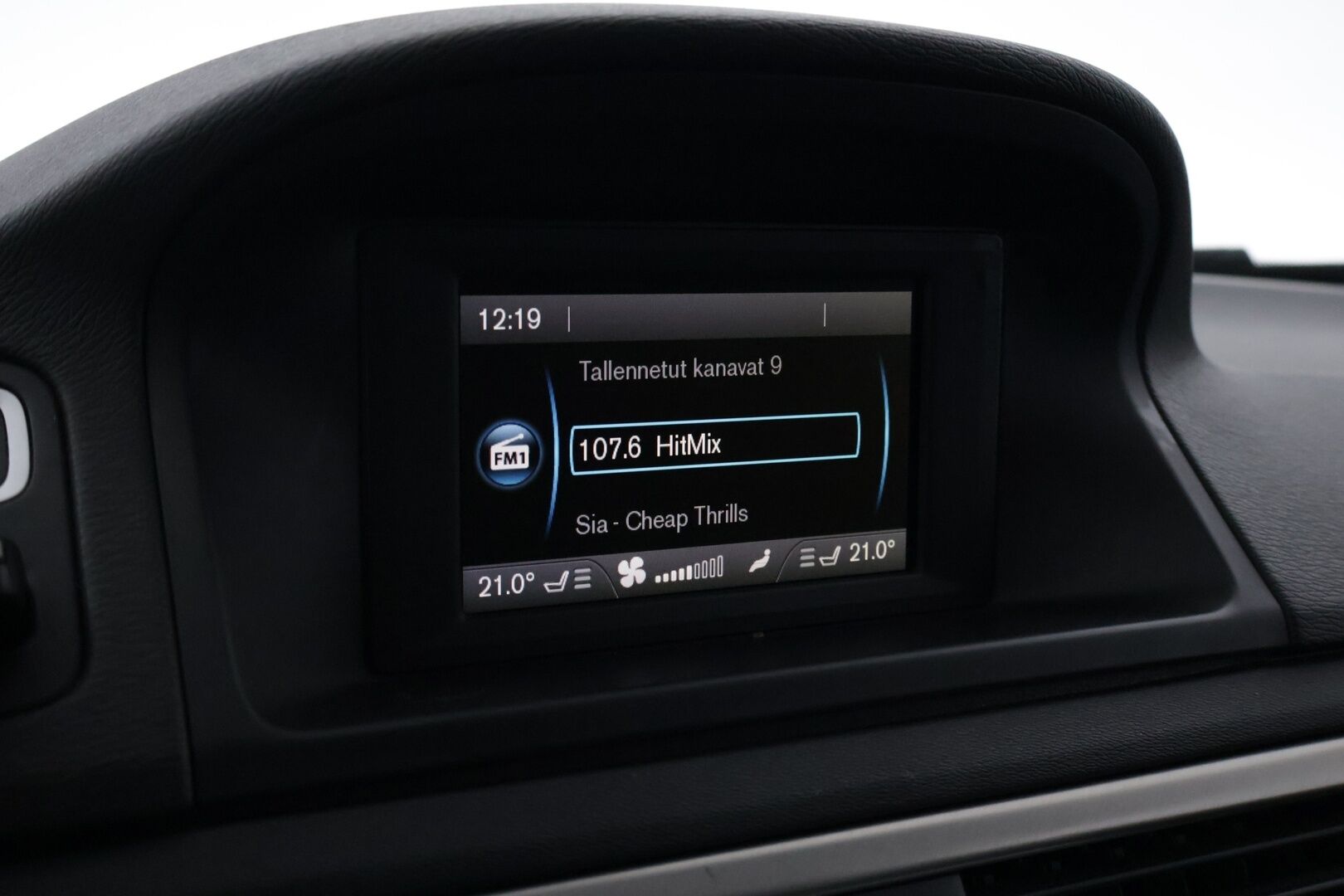 Volvo V70 2012 Momentum D3/D4 YritysOutlet - Myydään vain yrityksille - - YritysOutlet - Myydään vain yrityksille