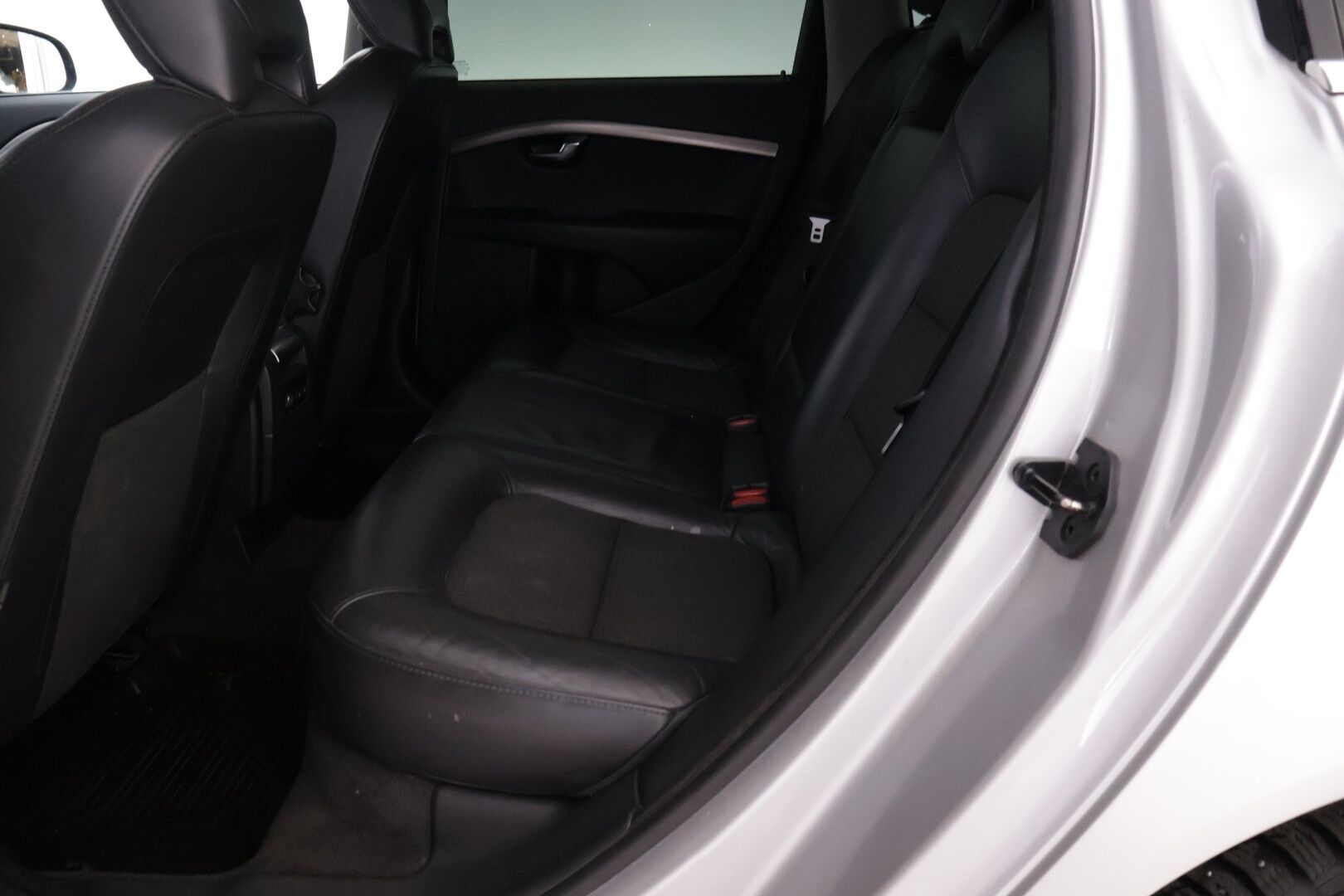 Volvo V70 2012 Momentum D3/D4 YritysOutlet - Myydään vain yrityksille - - YritysOutlet - Myydään vain yrityksille