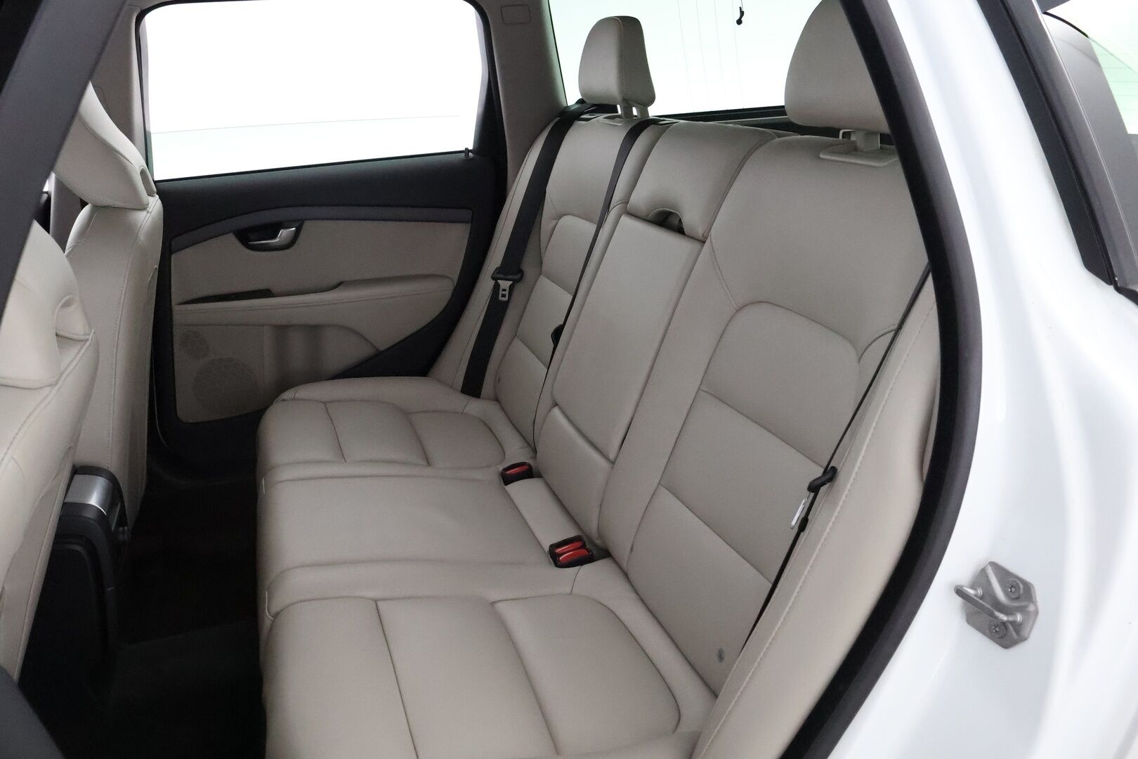 Volvo V70 2015 D4 Kinetic aut - Suomiauto / Webasto / Vaaleat Nahkapenkit / Vetokoukku / Vakkari / Sähköluukku / Jakopää tehty!